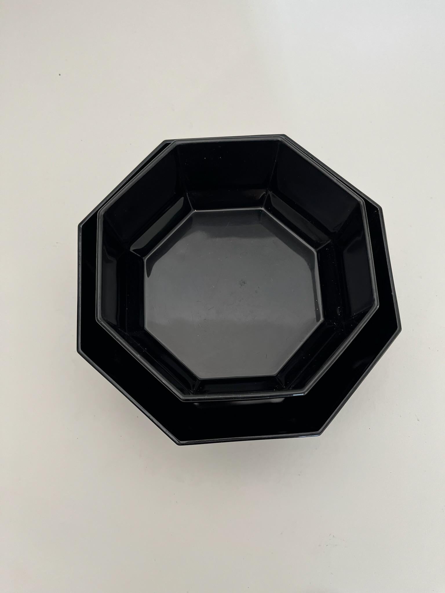 Set di tre ciotole da portata in vetro nero Arcoroc del 1980 in vendita 10