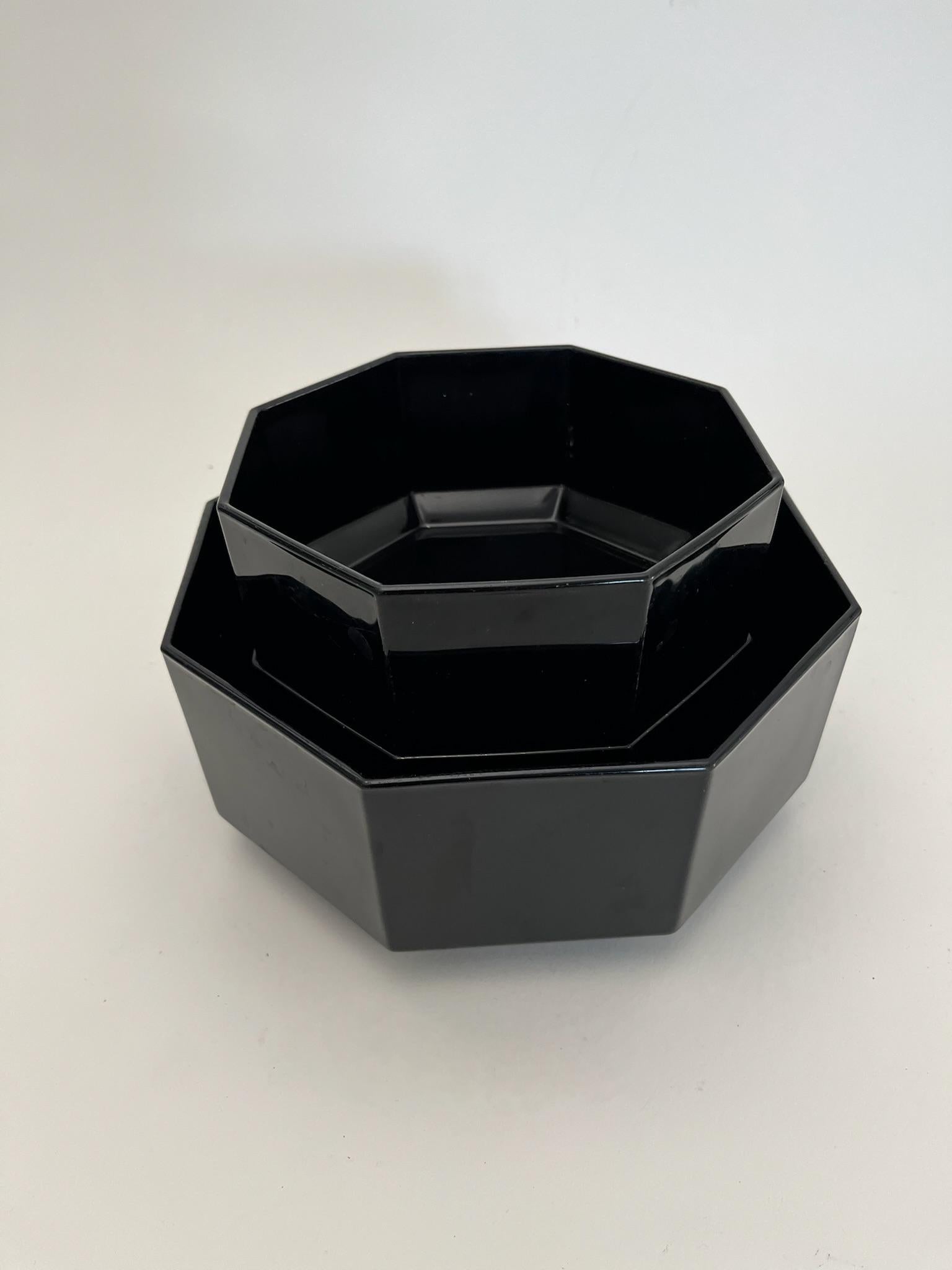 Set di tre ciotole da portata in vetro nero Arcoroc del 1980 in vendita 13