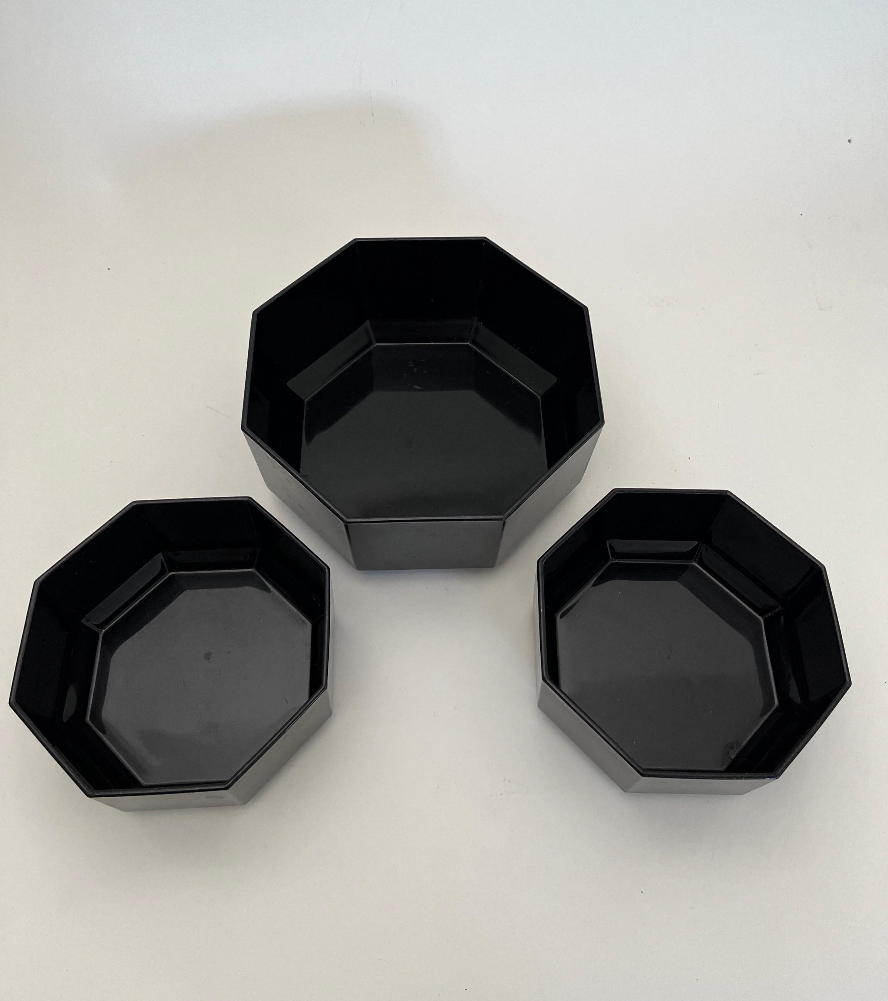 Francese Set di tre ciotole da portata in vetro nero Arcoroc del 1980 in vendita