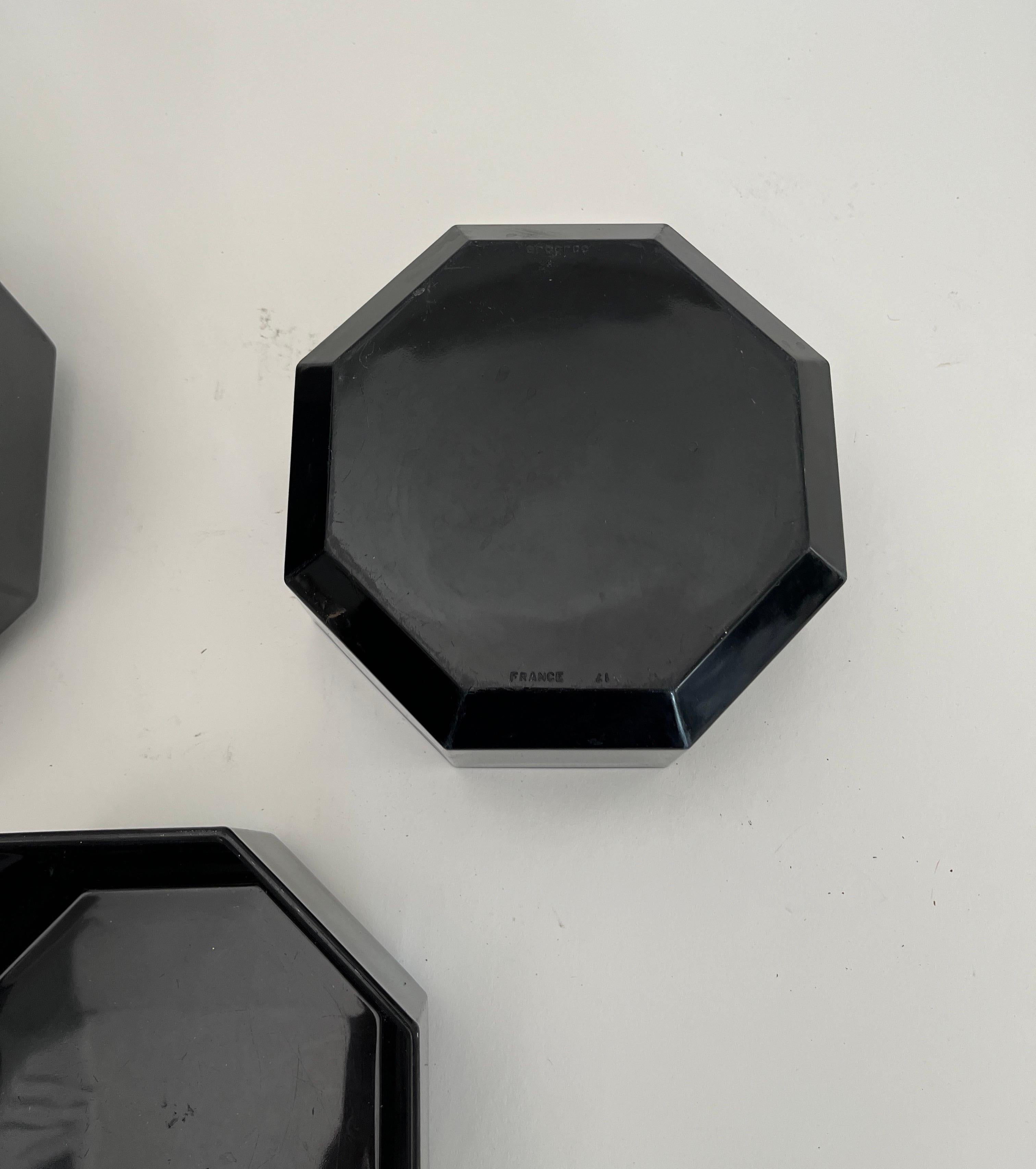 Fine XX secolo Set di tre ciotole da portata in vetro nero Arcoroc del 1980 in vendita