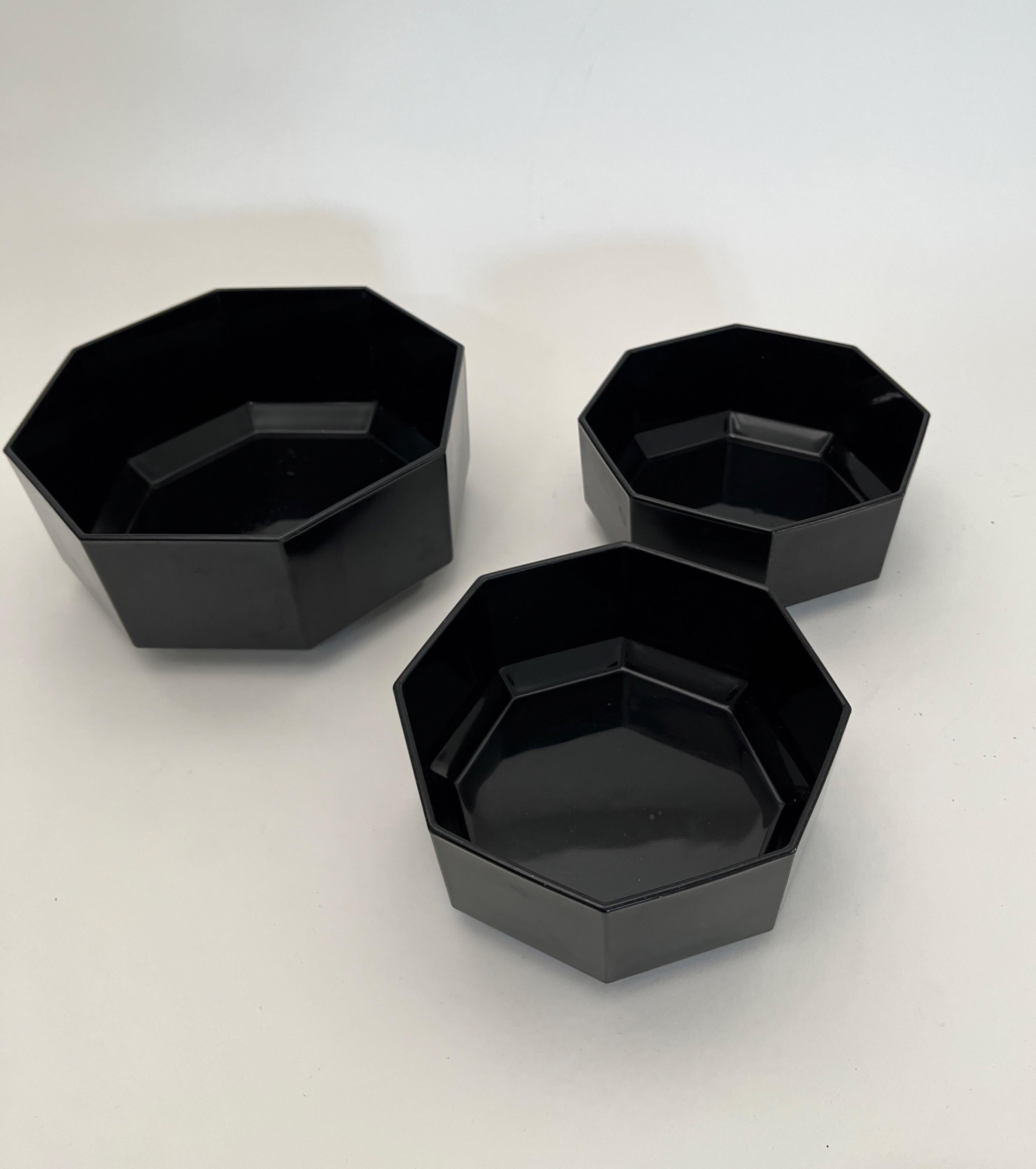 Vetro Set di tre ciotole da portata in vetro nero Arcoroc del 1980 in vendita