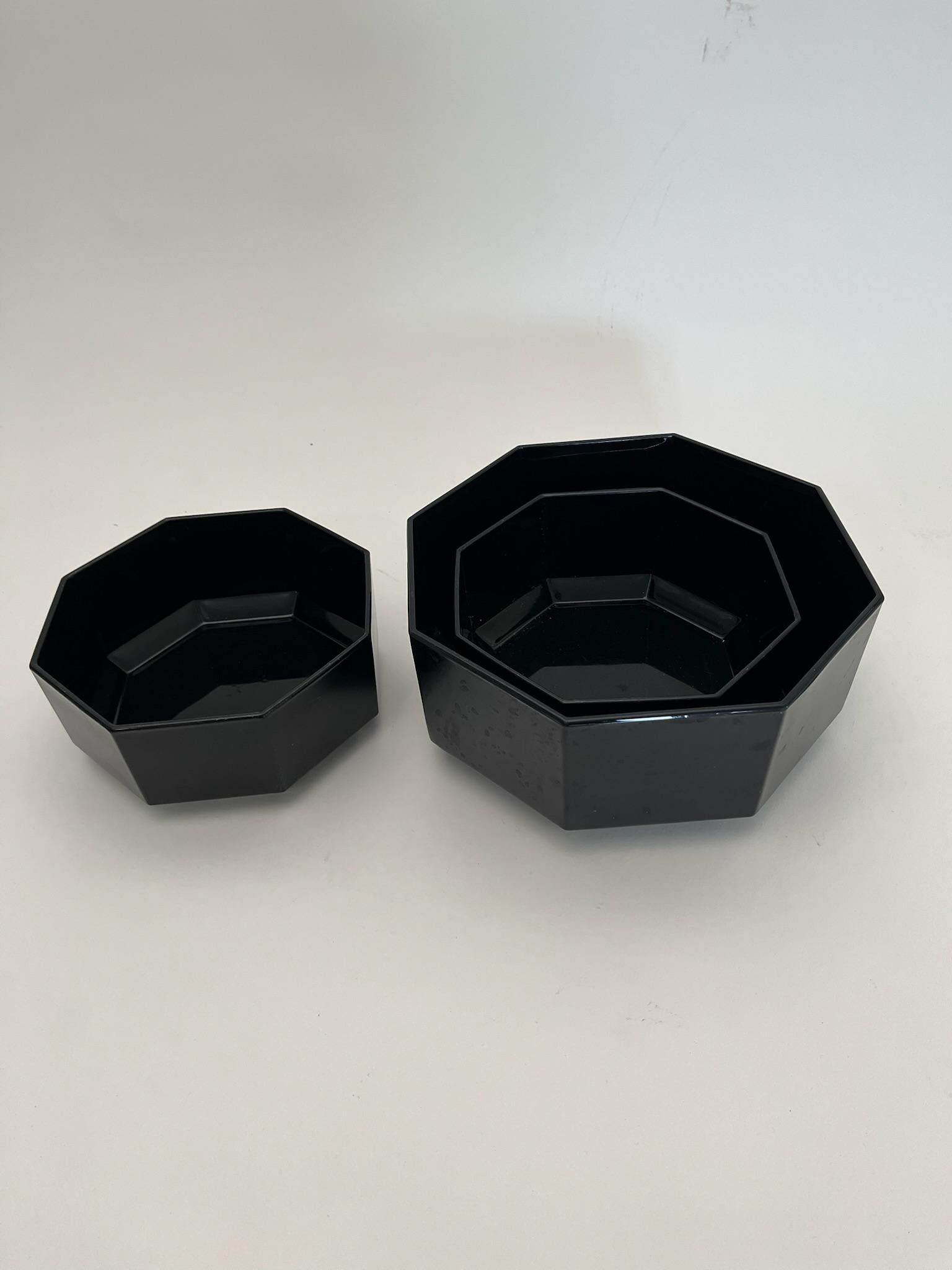 Set di tre ciotole da portata in vetro nero Arcoroc del 1980 in vendita 2