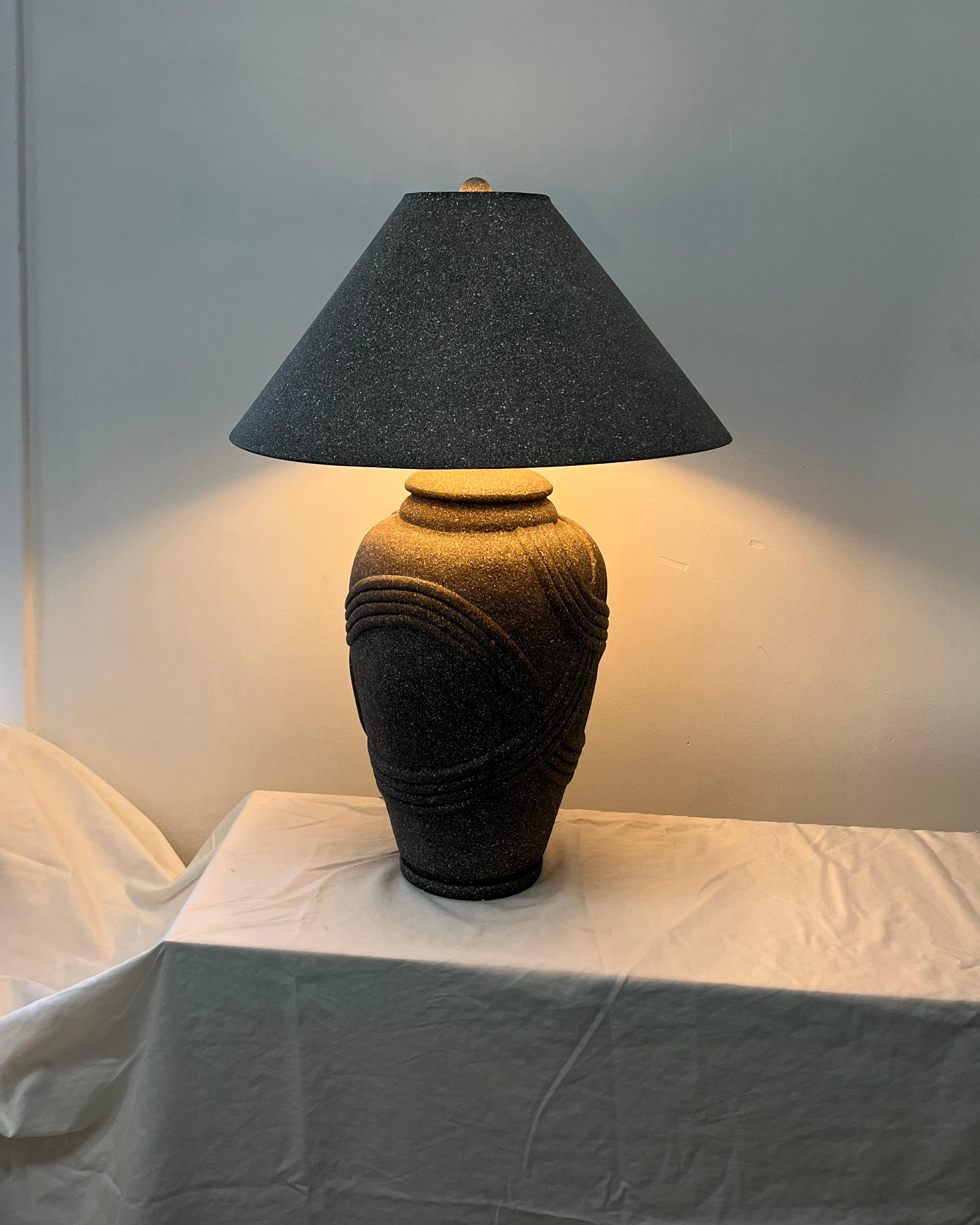 Lámpara de sobremesa Vintage Art Decó Revival Gris de los años 80 en venta 3