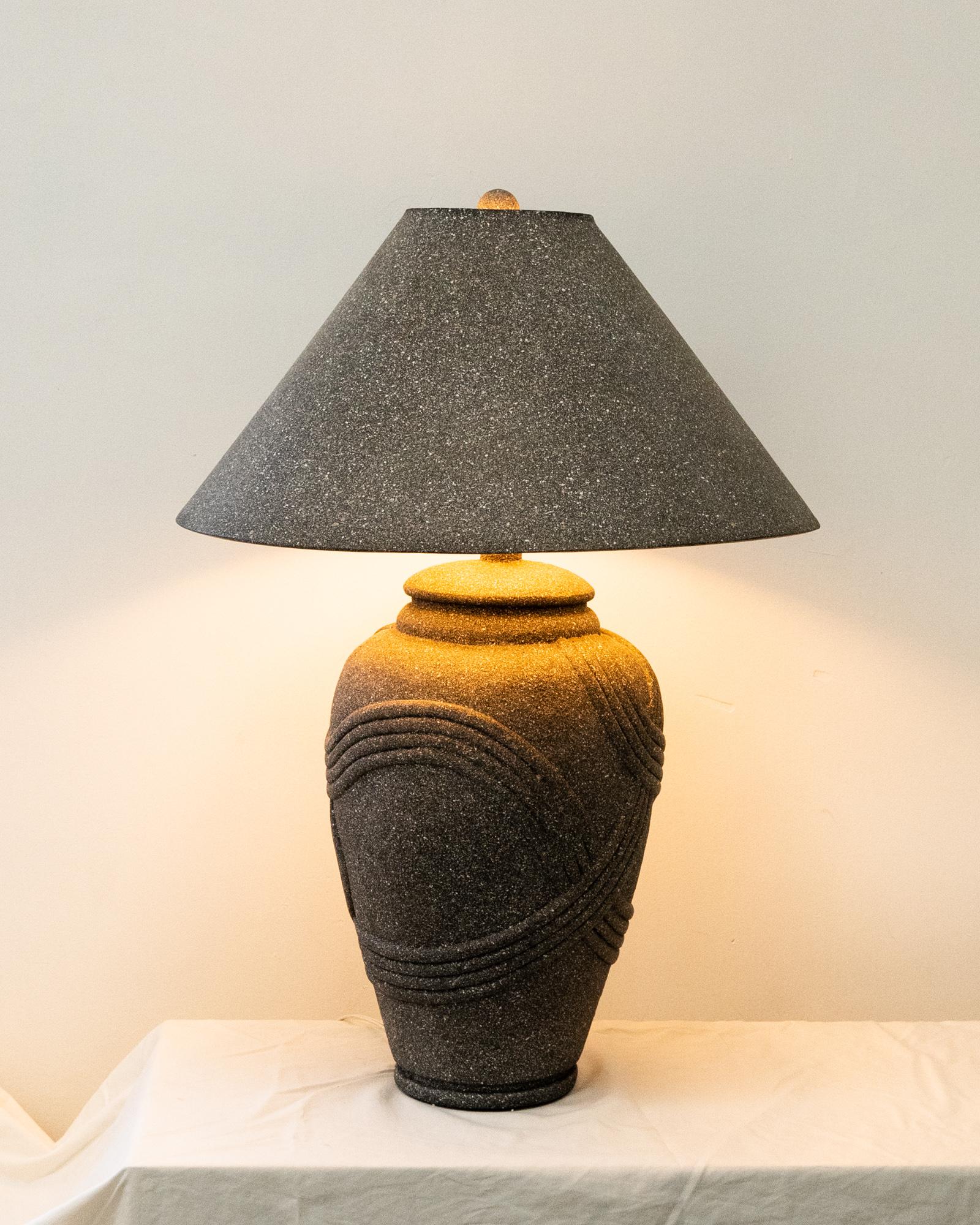 Lámpara de sobremesa Vintage Art Decó Revival Gris de los años 80 Posmoderno en venta