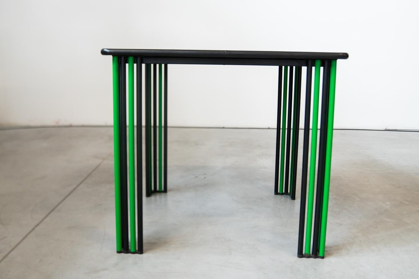 1980s Vintage Black and Green Dining Table - Sleek Italian Design For Sale 7