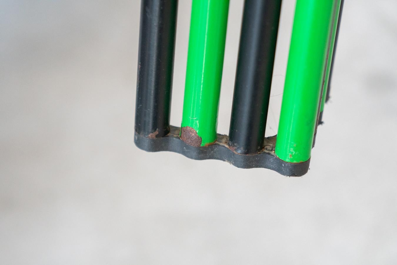 1980s Vintage Black and Green Dining Table - Sleek Italian Design For Sale 9