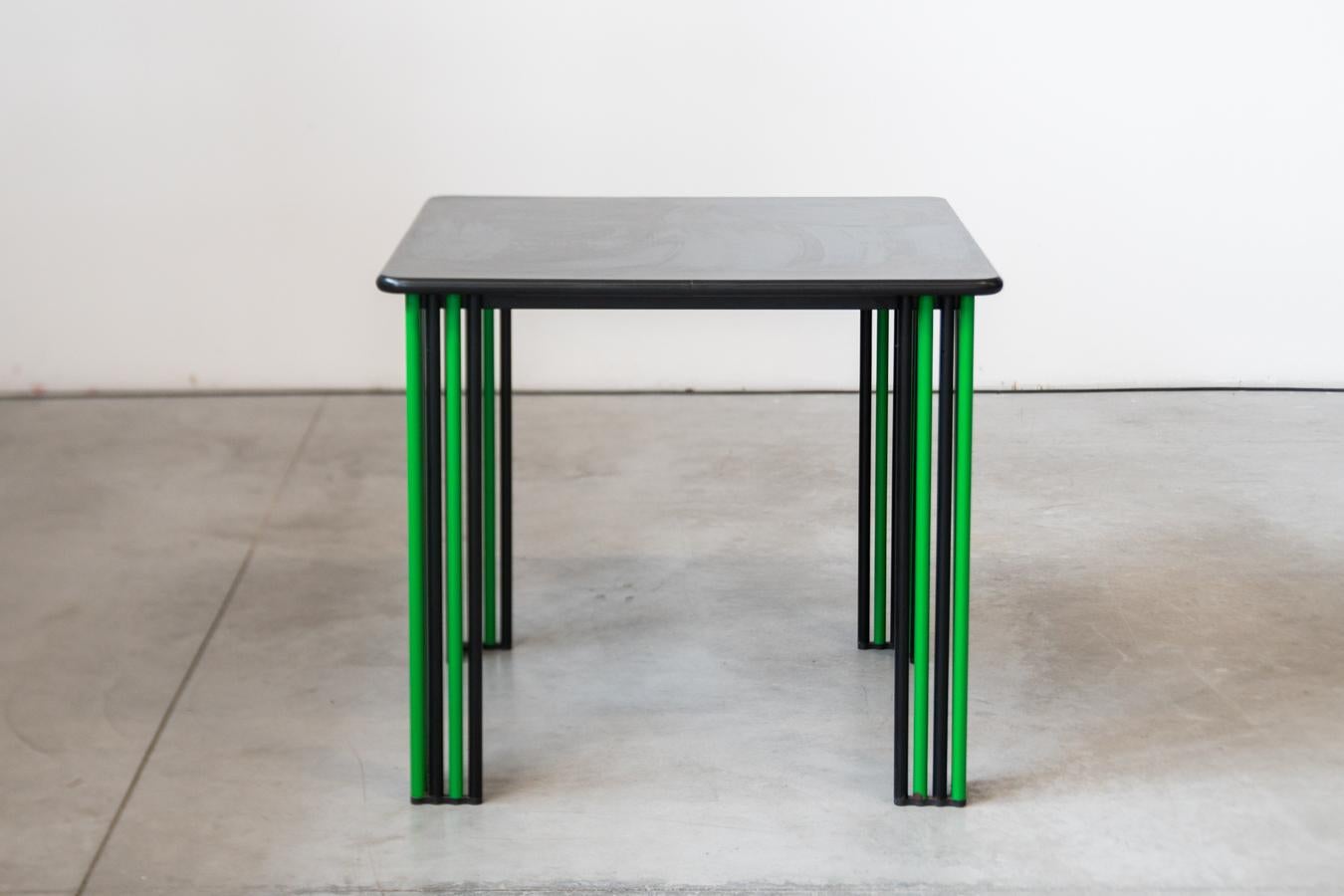 1980s Vintage Black and Green Dining Table - Sleek Italian Design

Infuse your dining space with the bold elegance of this 1980s vintage Italian dining table. Featuring a striking contrast between its glossy black tabletop and deep green lacquered
