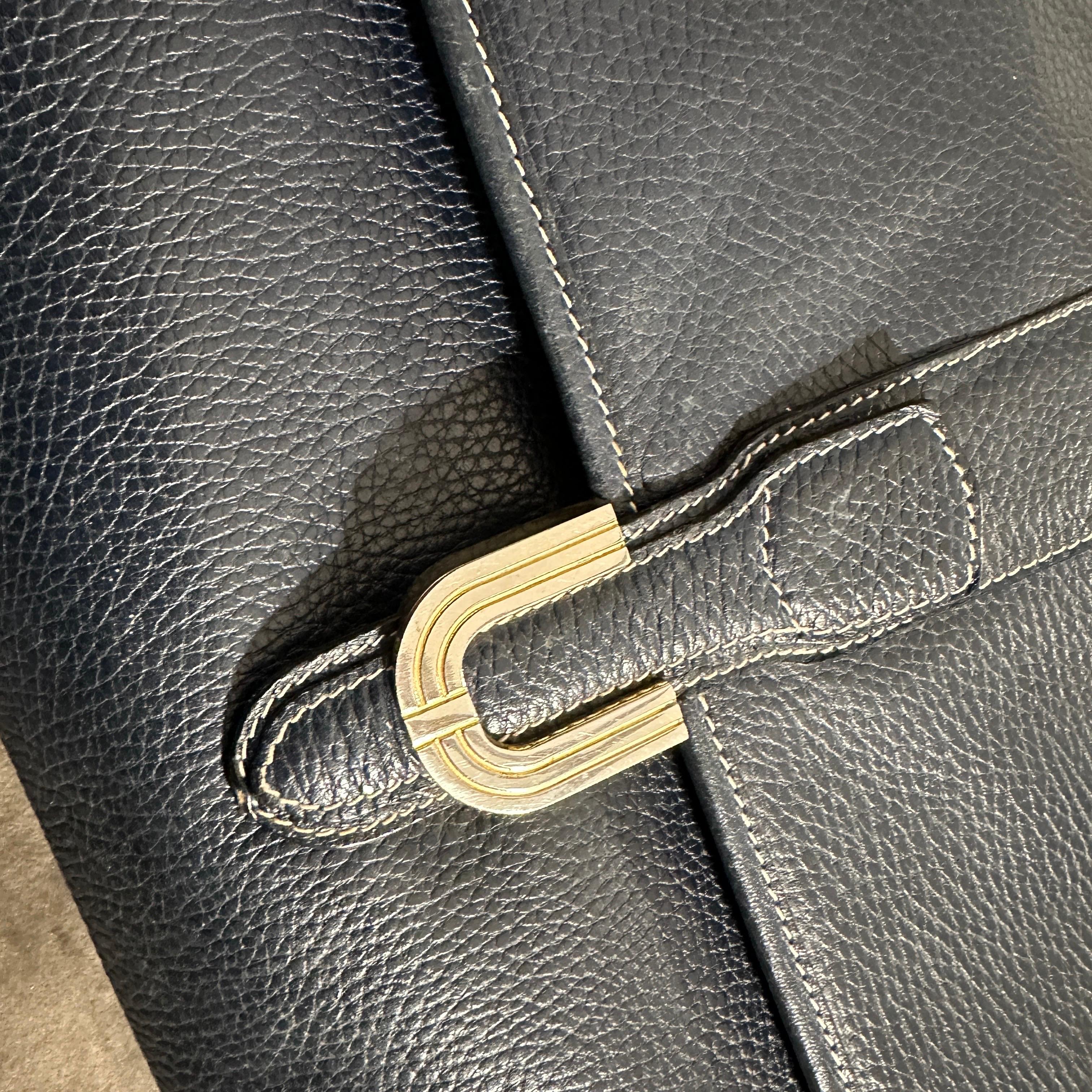 Sac à bandoulière en cuir bleu vintage des années 1980 d'Emanuel Ungaro en vente 5
