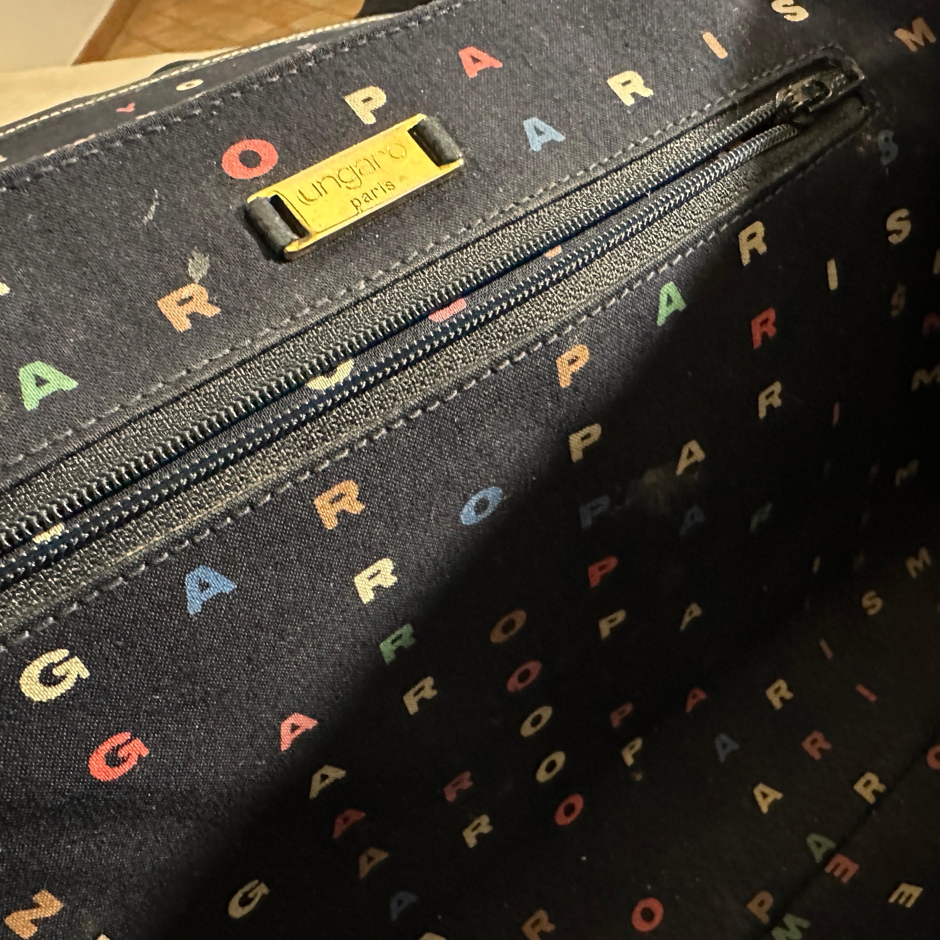 Sac à bandoulière en cuir bleu vintage des années 1980 d'Emanuel Ungaro en vente 8