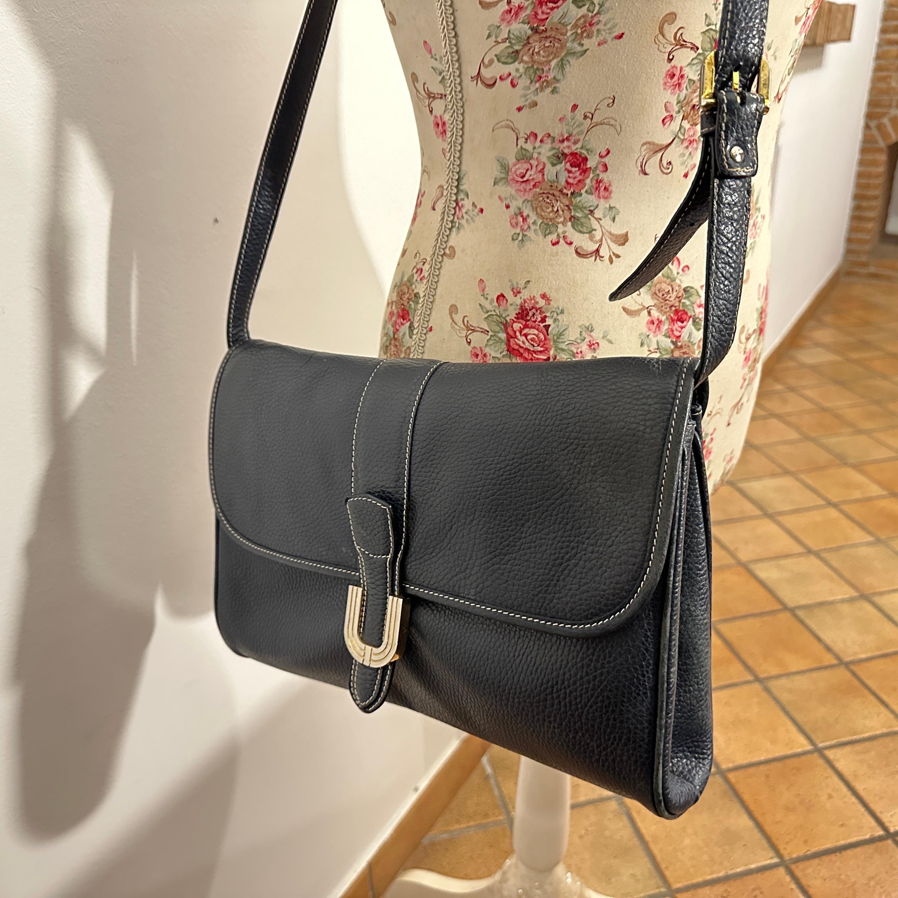 Noir Sac à bandoulière en cuir bleu vintage des années 1980 d'Emanuel Ungaro en vente