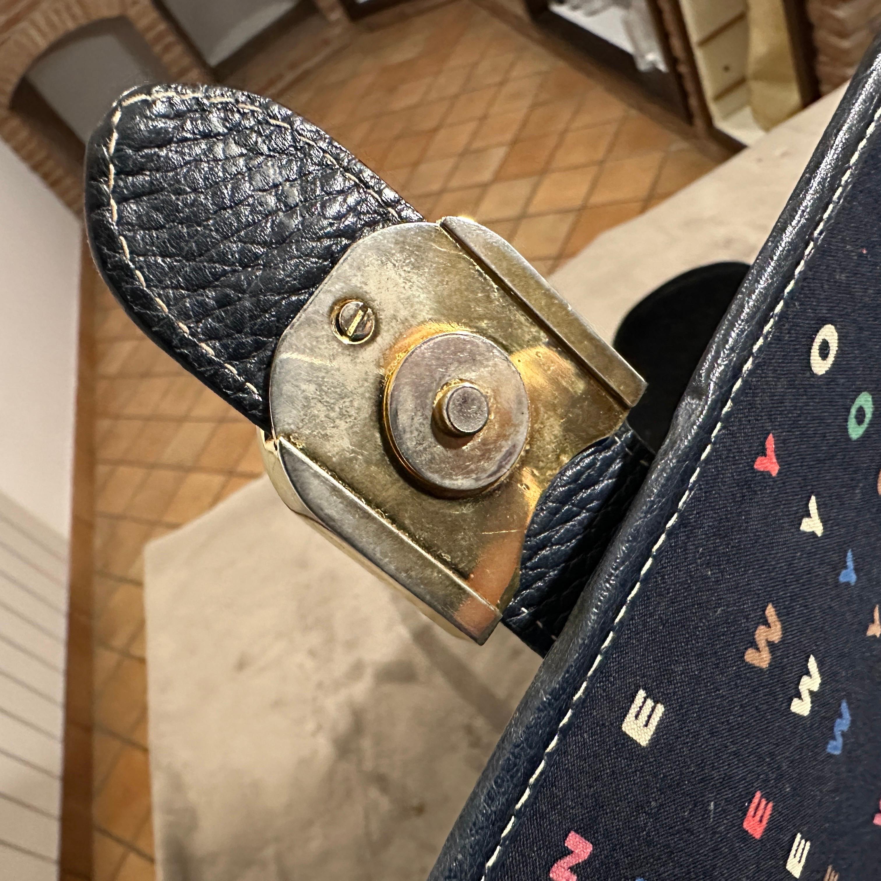 Sac à bandoulière en cuir bleu vintage des années 1980 d'Emanuel Ungaro en vente 4