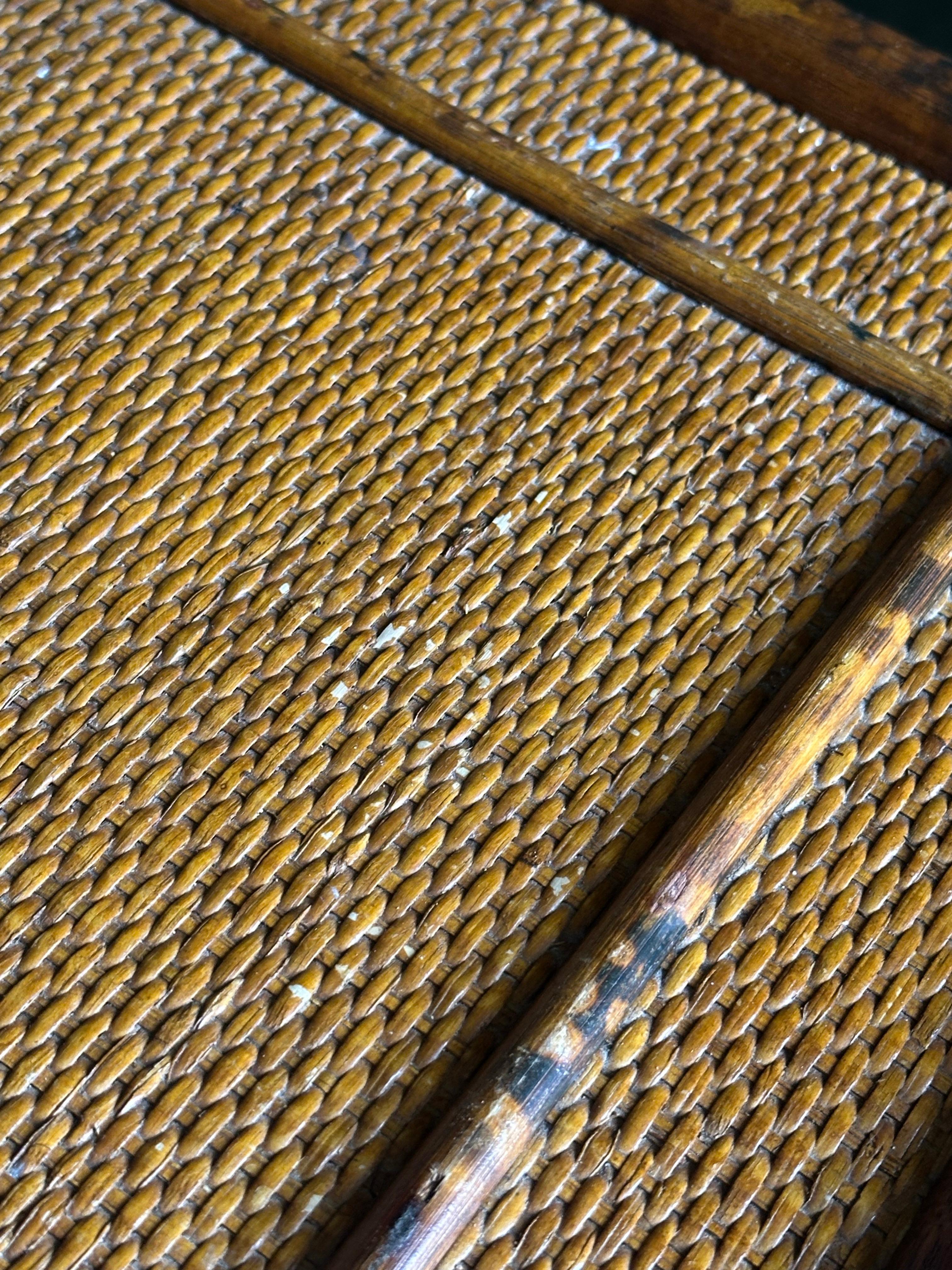 Paire de tables de nuit en bambou brûlé et rotin, style British Colonial des années 1980 en vente 5