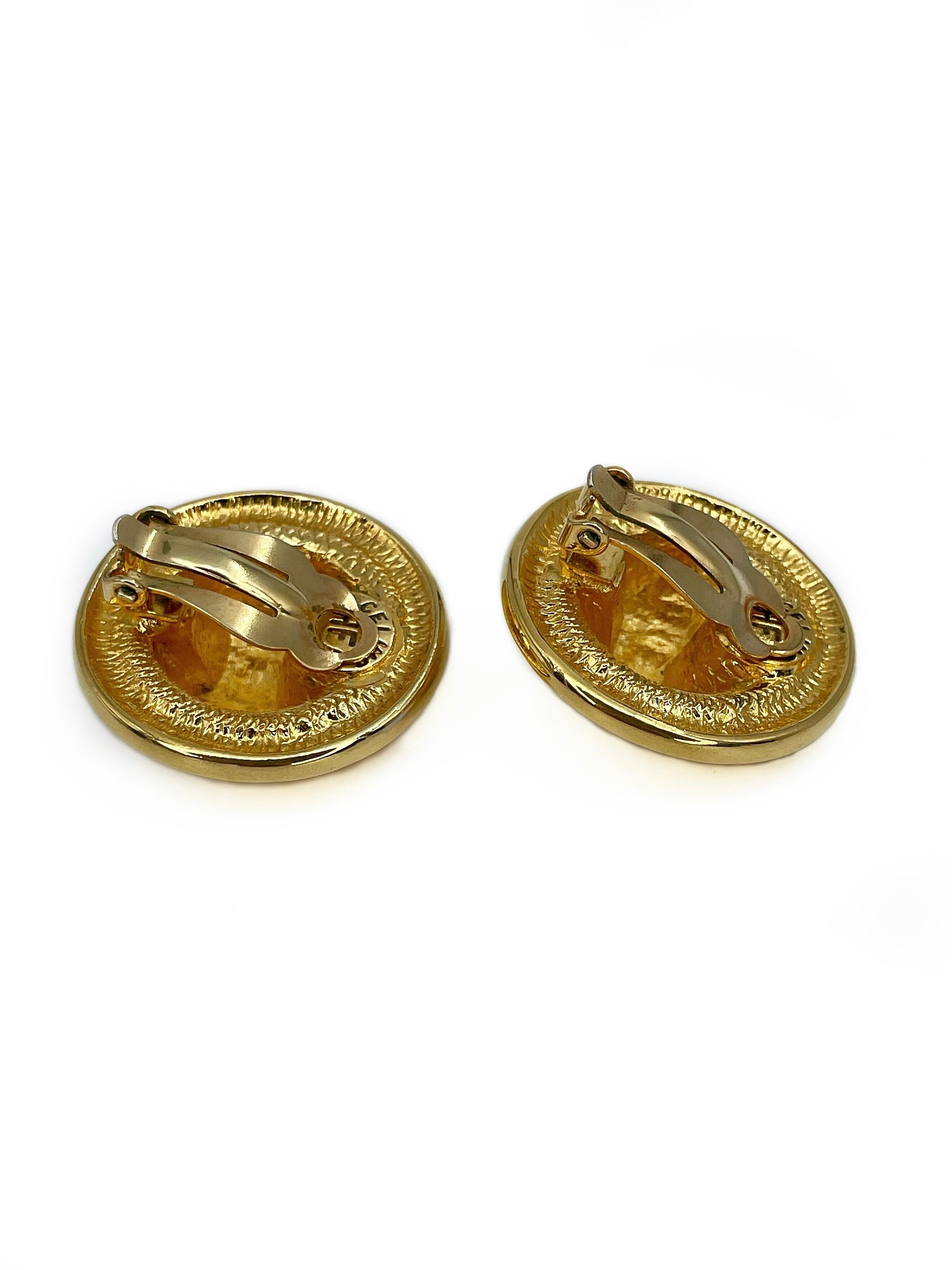 1980s Vintage Celine Round Dome Gold Tone Clip on Earrings In Good Condition In Vilnius, LT