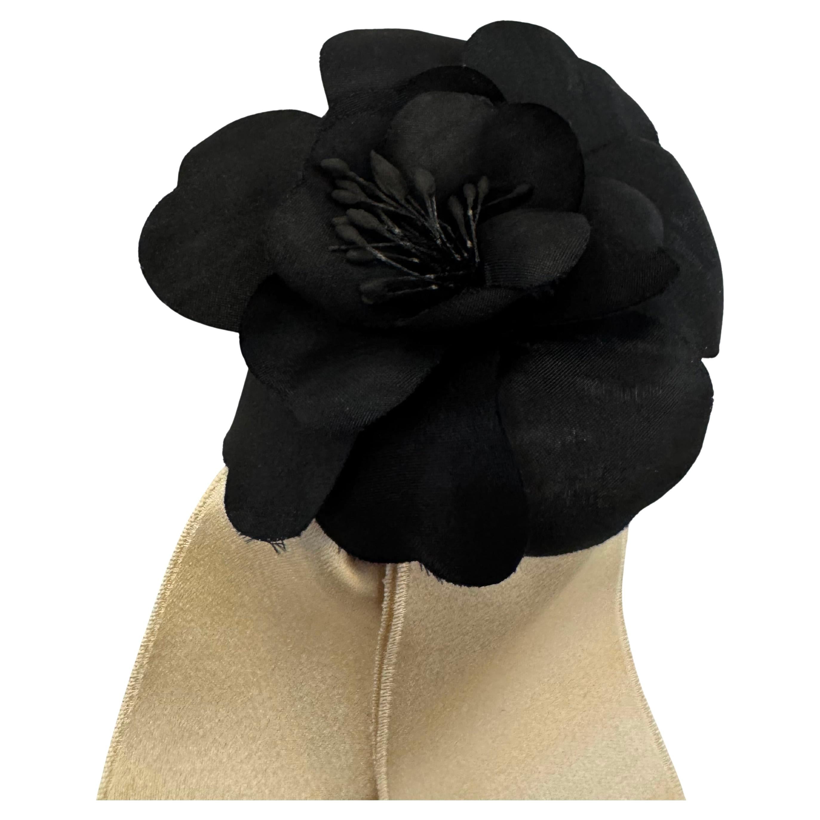 1980s Vintage CHANEL Camellia Ribbon Brooch Black White For Sale 1
