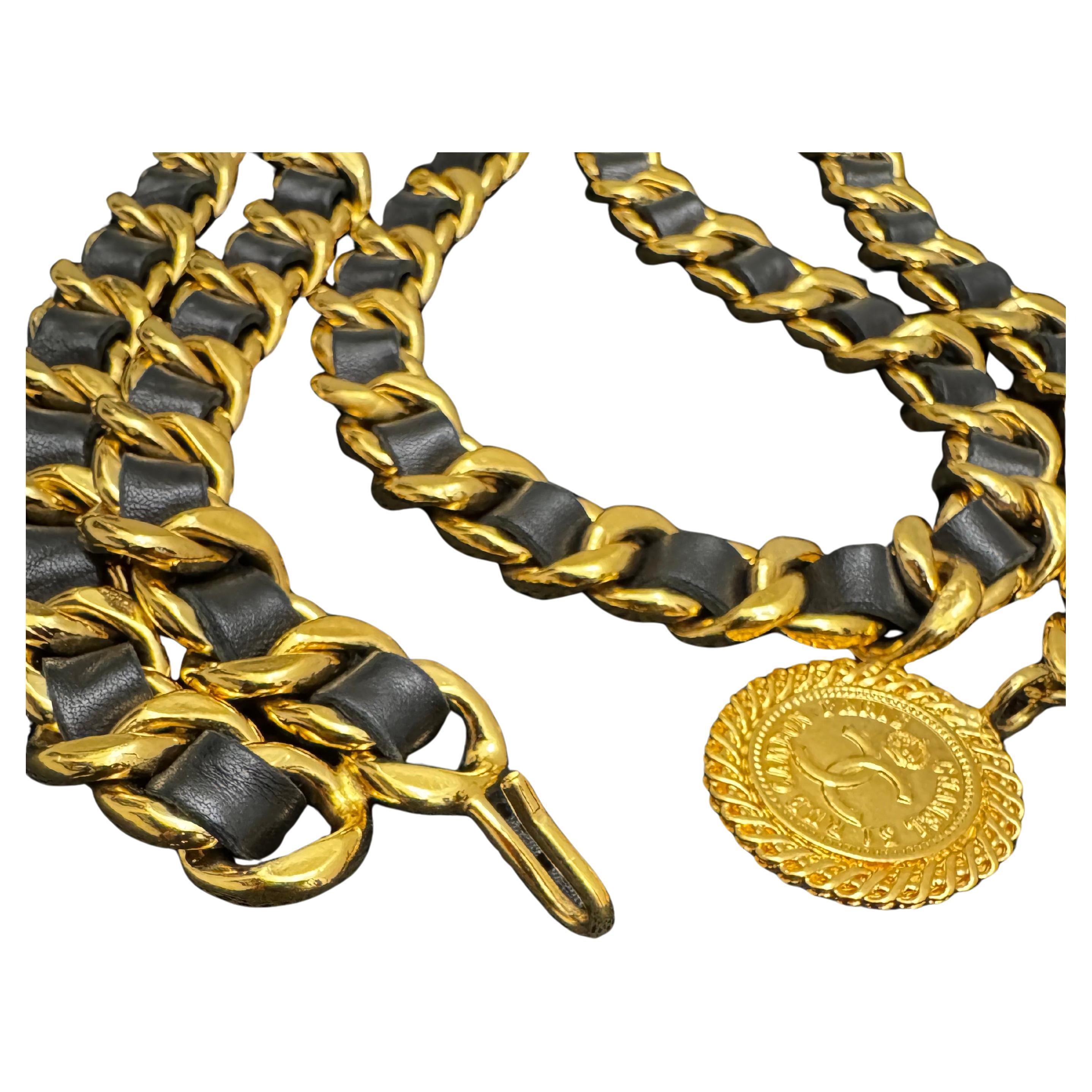 1980 Vintage CHANEL COCO Ceinture Cuir Chaine Noir Or en vente 1