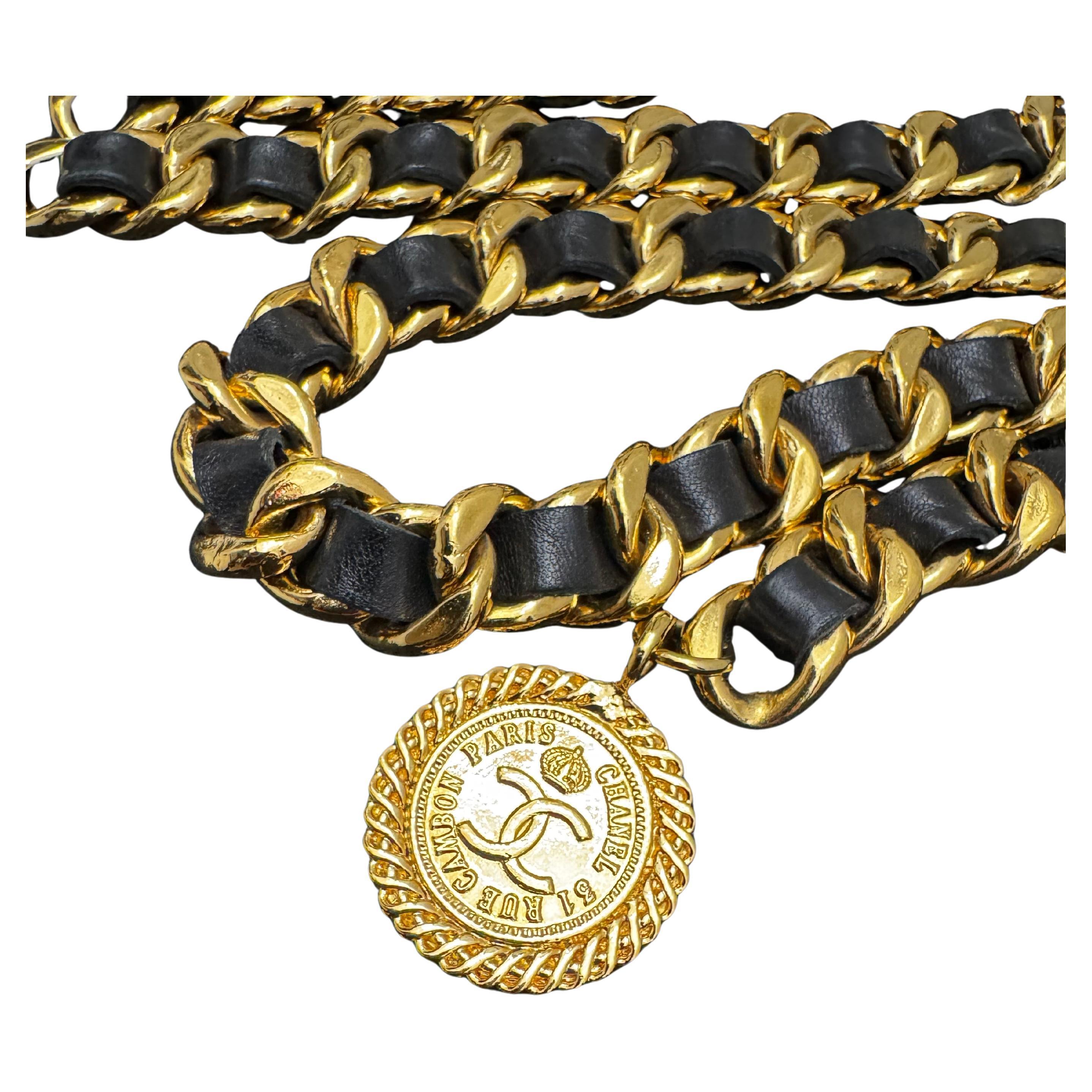 1980 Vintage CHANEL COCO Ceinture Cuir Chaine Noir Or en vente 3
