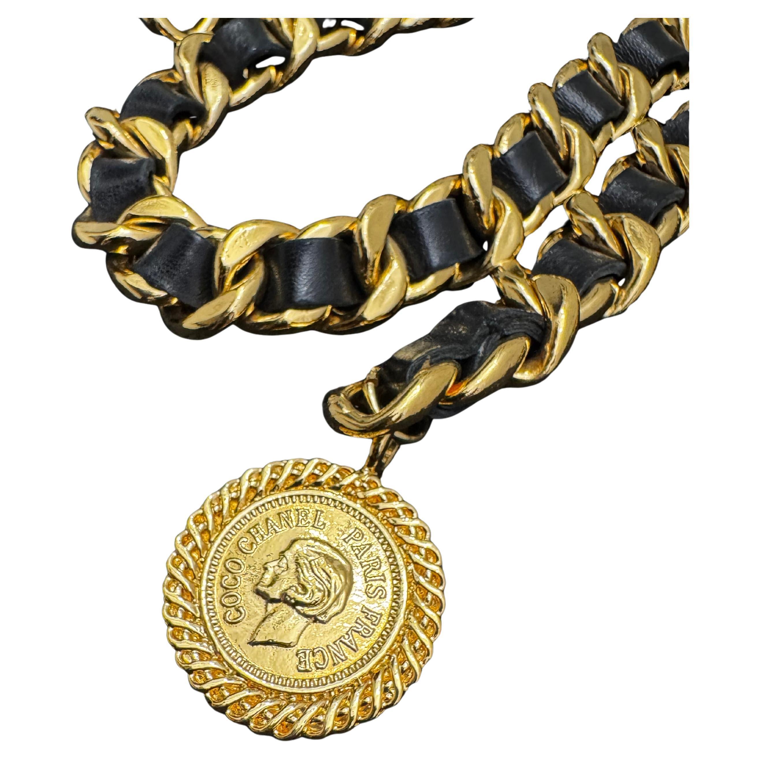 1980 Vintage CHANEL COCO Ceinture Cuir Chaine Noir Or en vente 4