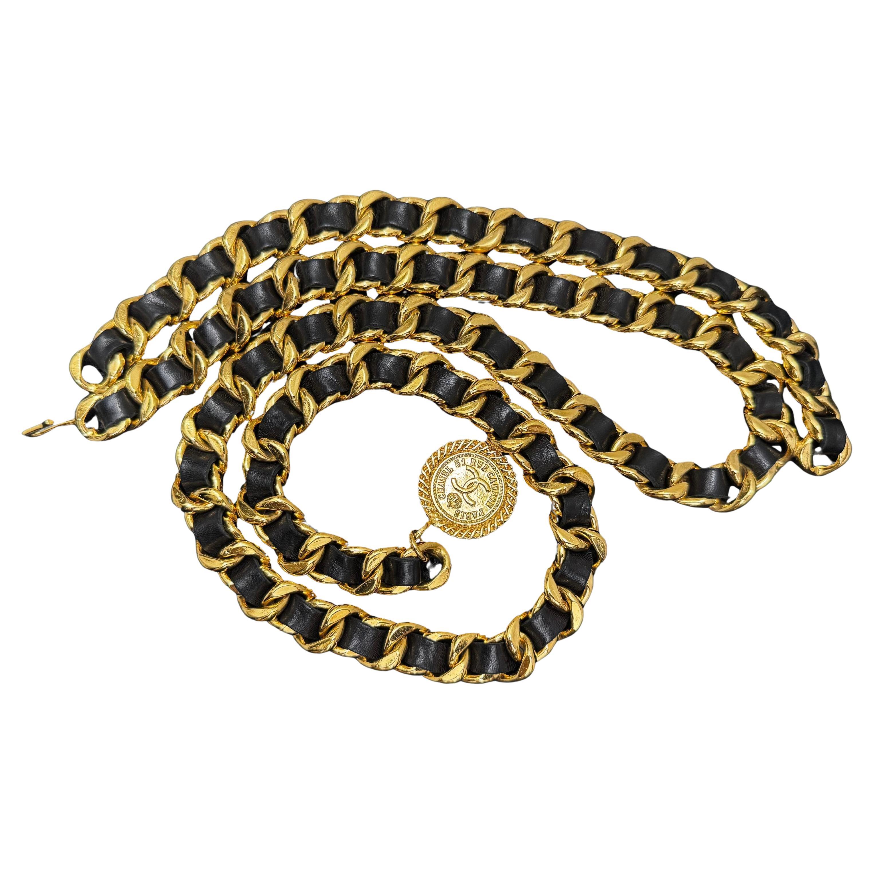 1980 Vintage CHANEL COCO Ceinture Cuir Chaine Noir Or en vente