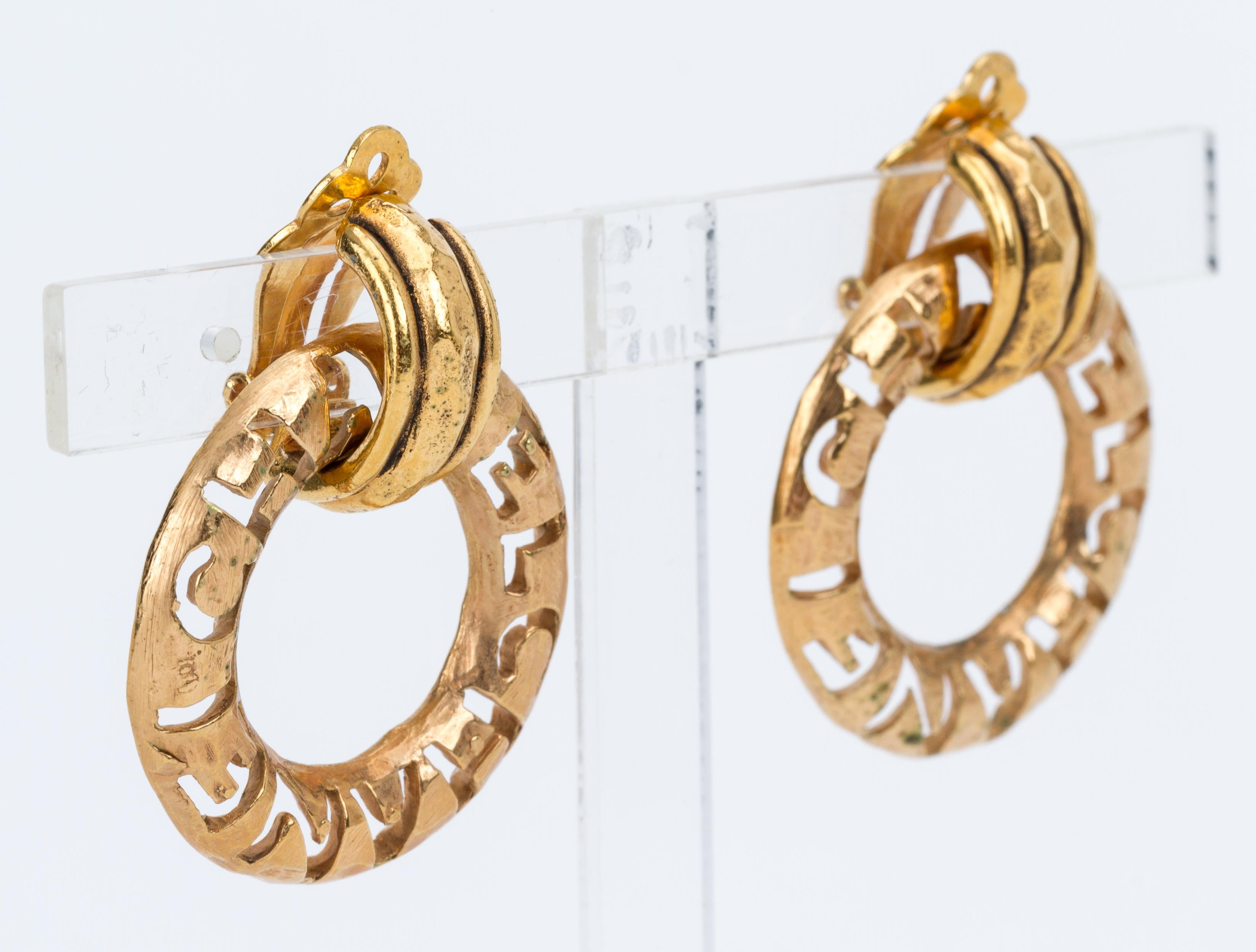 Chanel 80s detachable hoop earrings in gold finish. Come with original box.