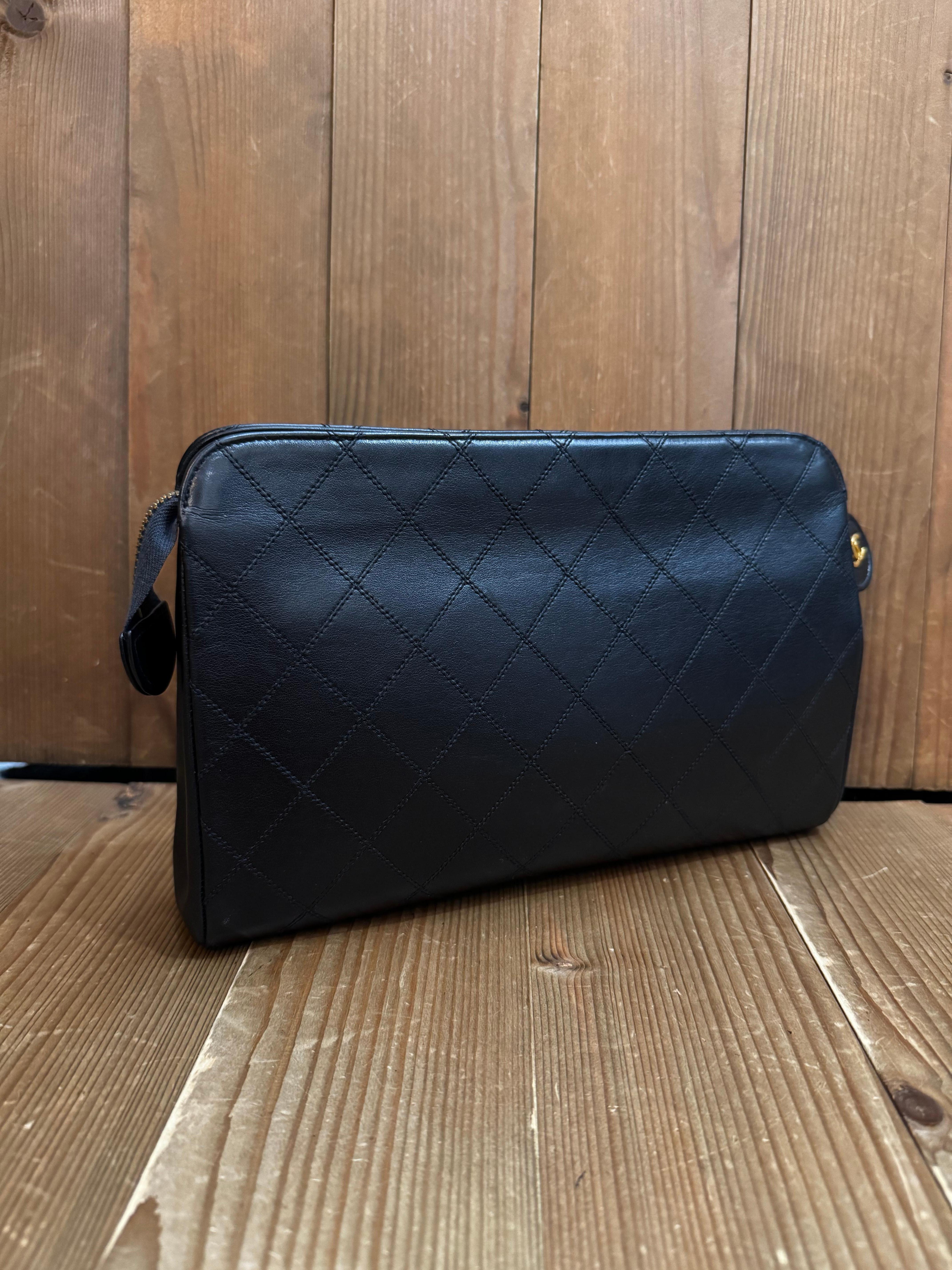 Vintage CHANEL Diamond Quilted Lambskin Leather Clutch Bag Black In Excellent Condition In Bangkok, TH
