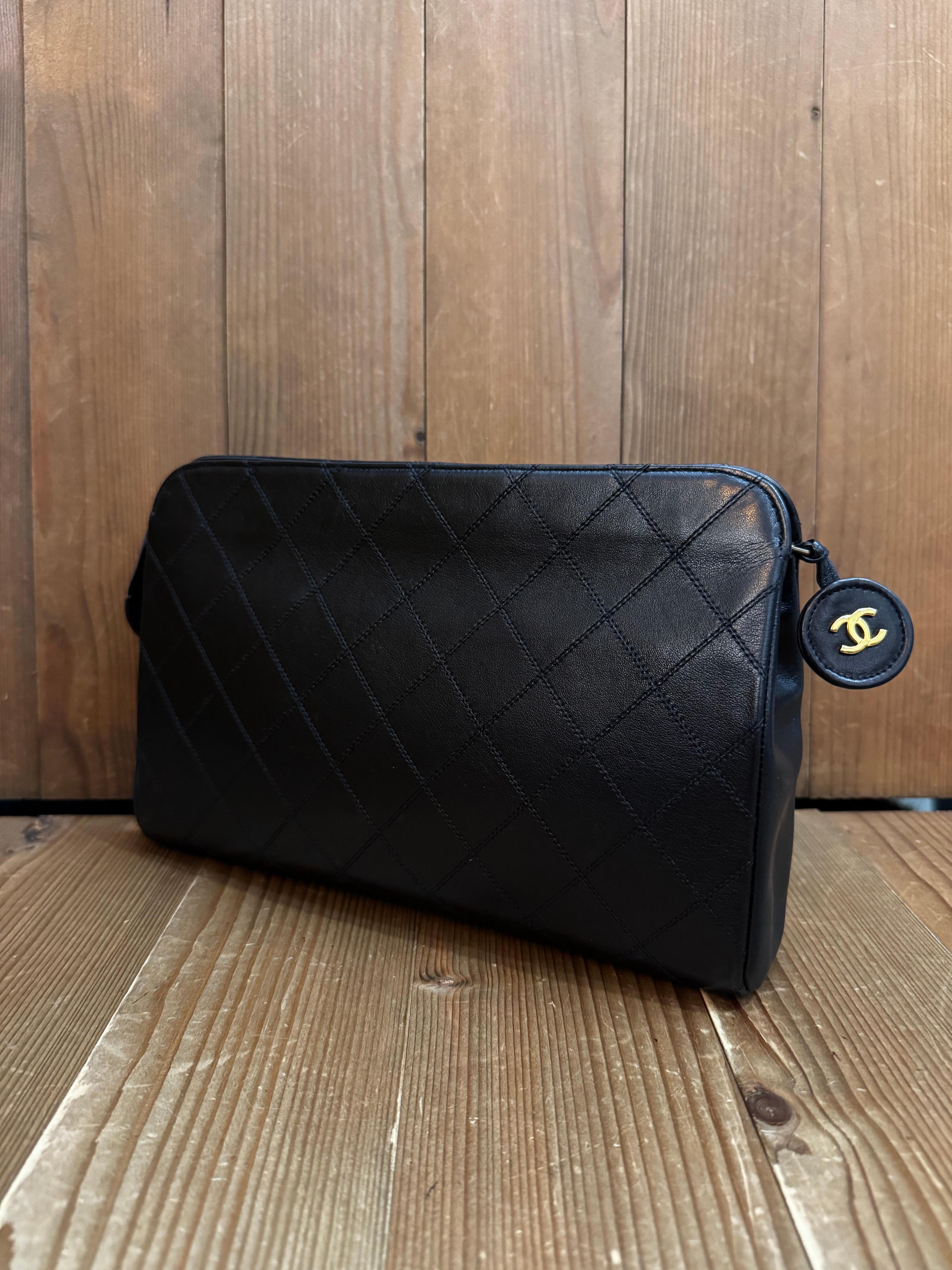 Women's or Men's Vintage CHANEL Diamond Quilted Lambskin Leather Clutch Bag Black