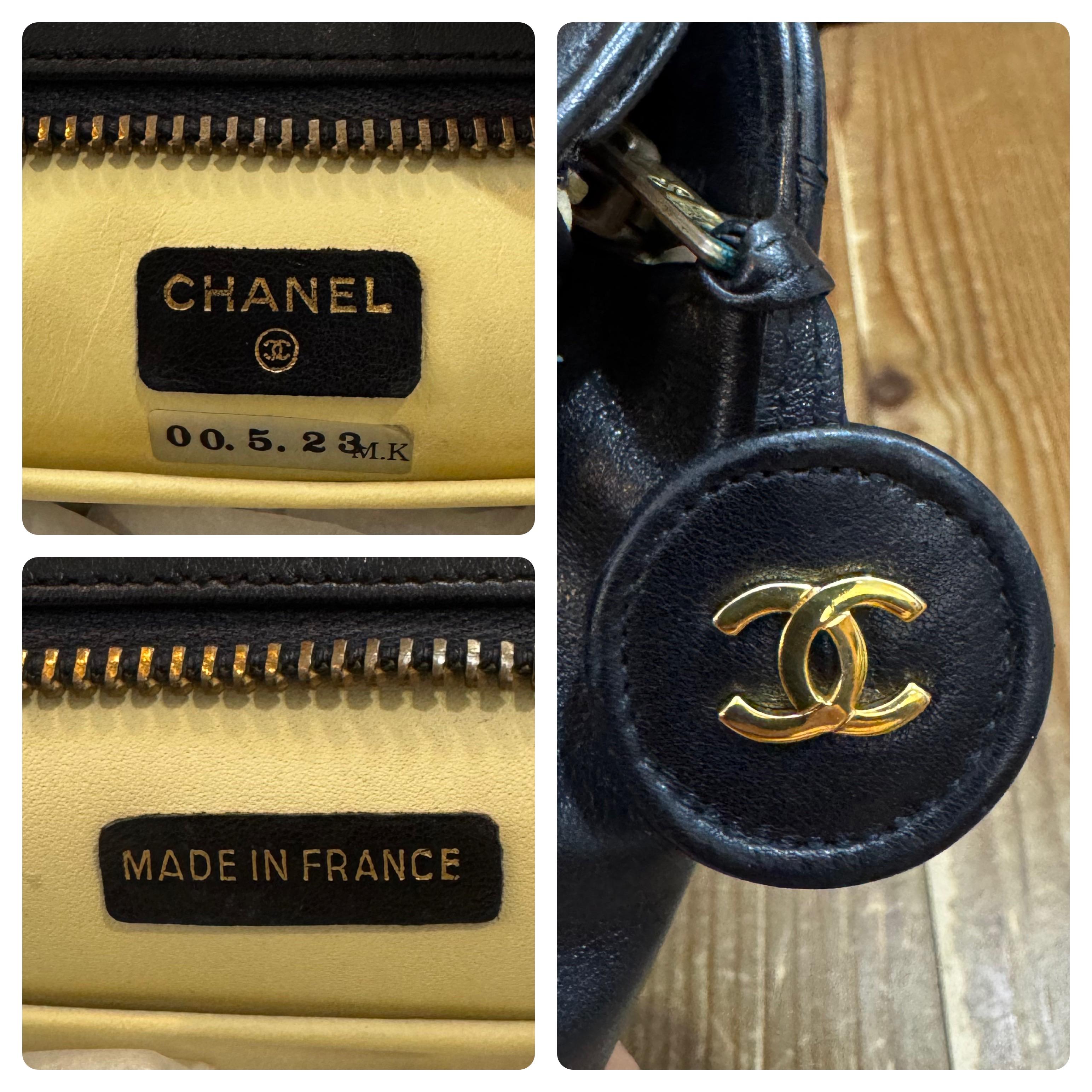 Vintage CHANEL Diamond Quilted Lambskin Leather Clutch Bag Black 5