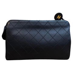 Bolso de mano vintage CHANEL de piel de cordero acolchada con diamantes Negro