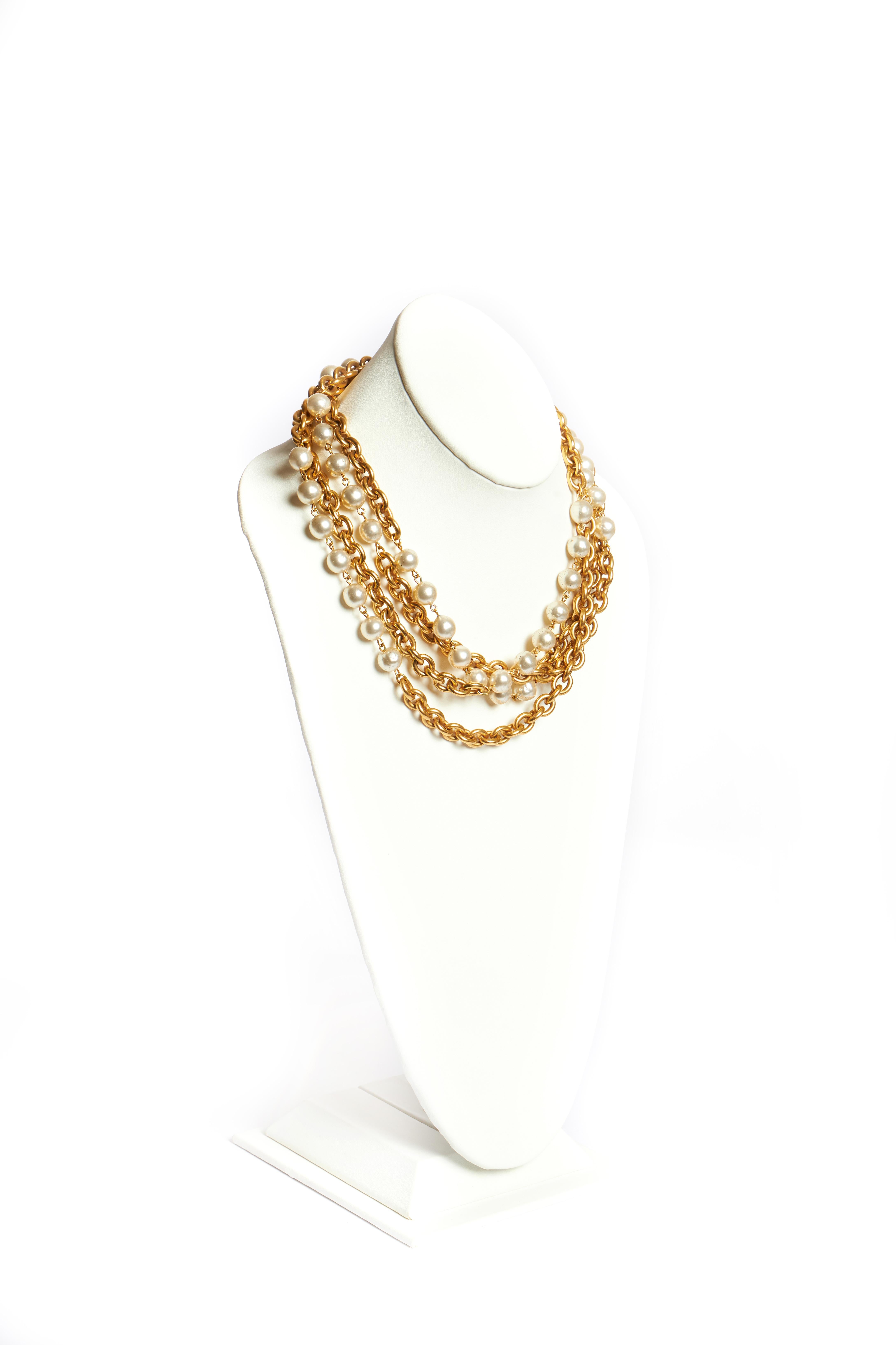 1980's Vintage Chanel Double Strand Pearl Gold Chain Necklace In Good Condition In West Hollywood, CA