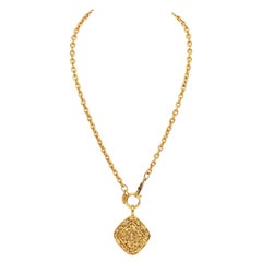 1980
s Vintage Chanel Gold Pendant Chain Necklace