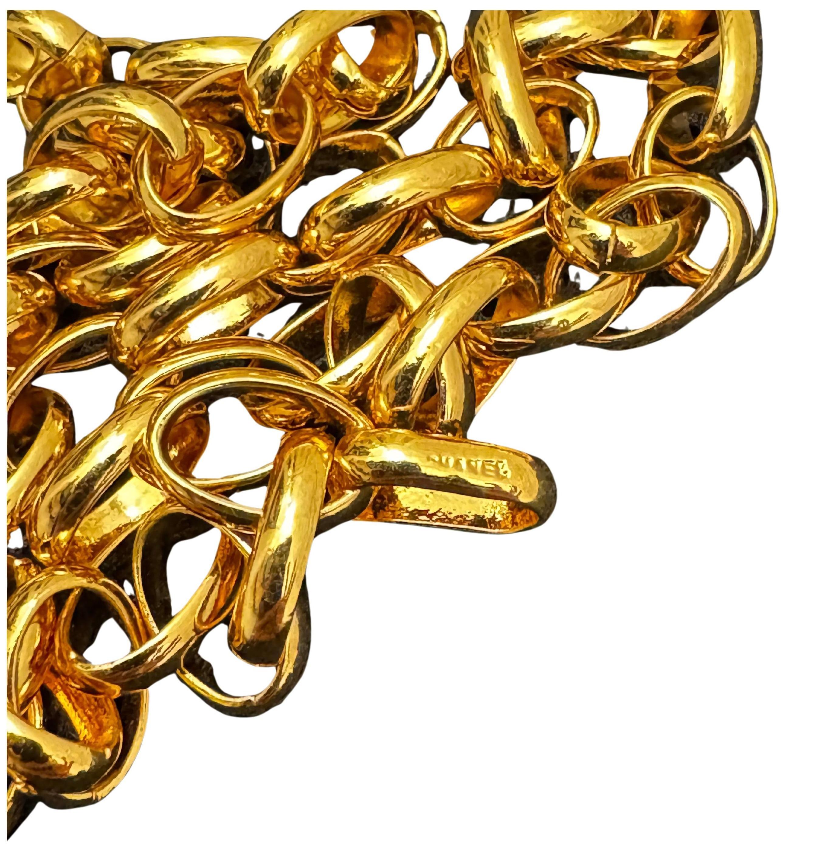 Femenino o masculino Collar de cadena con colgante CoCo vintage CHANEL en tono dorado de los años 80 en venta