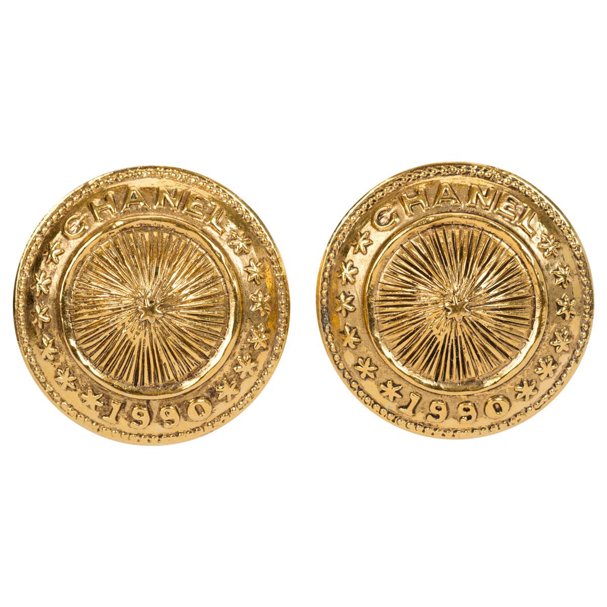 1980's Vintage Chanel Gold Shield Clip Earrings For Sale