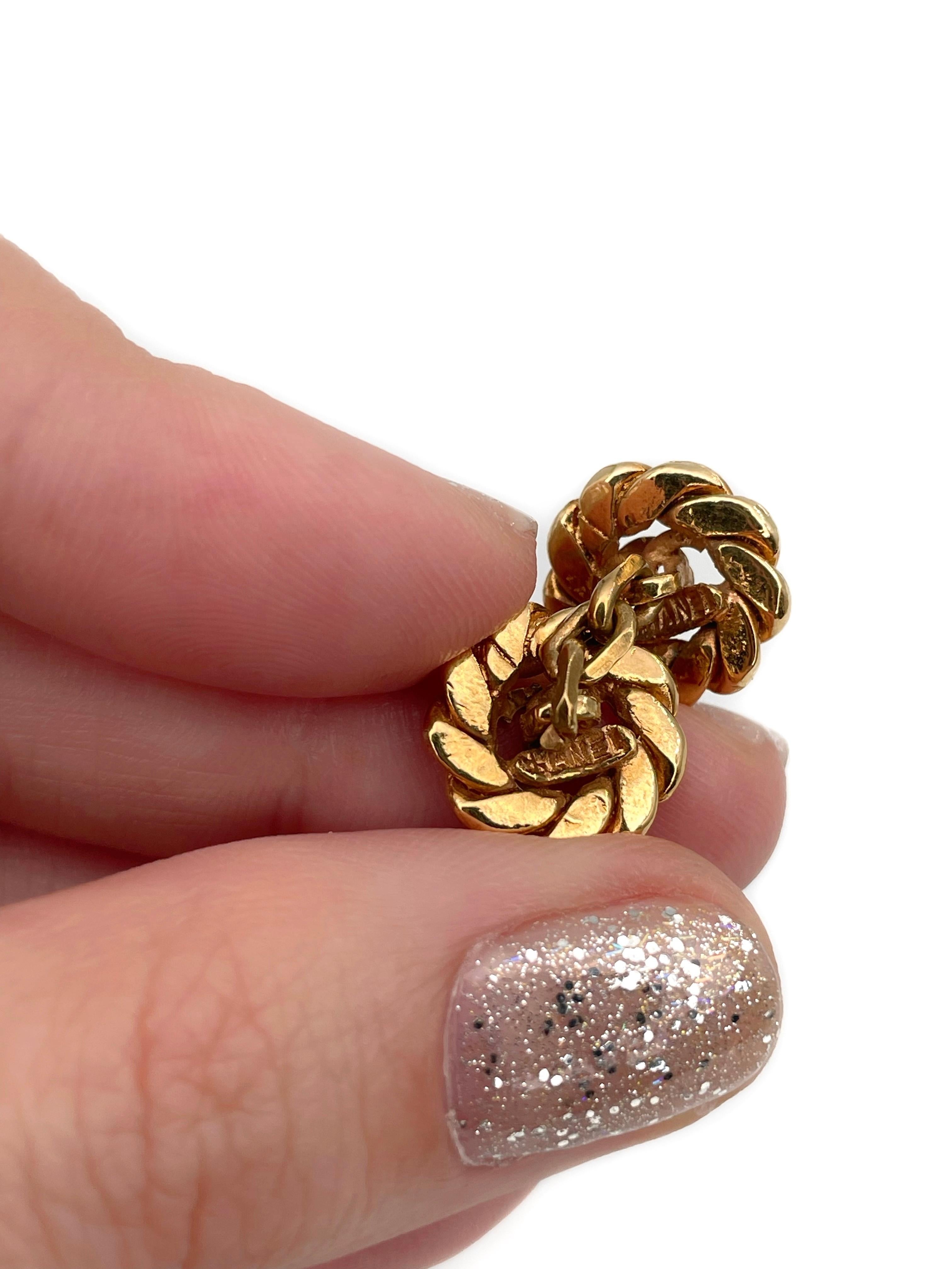 Women's or Men's 1980s Vintage Chanel Gold Tone CC Logo Round Chain Cufflinks For Sale