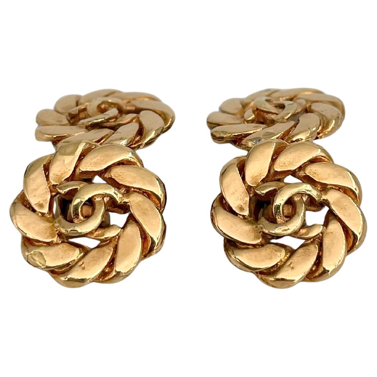 1980s Vintage Chanel Gold Tone CC Logo Round Chain Cufflinks For Sale