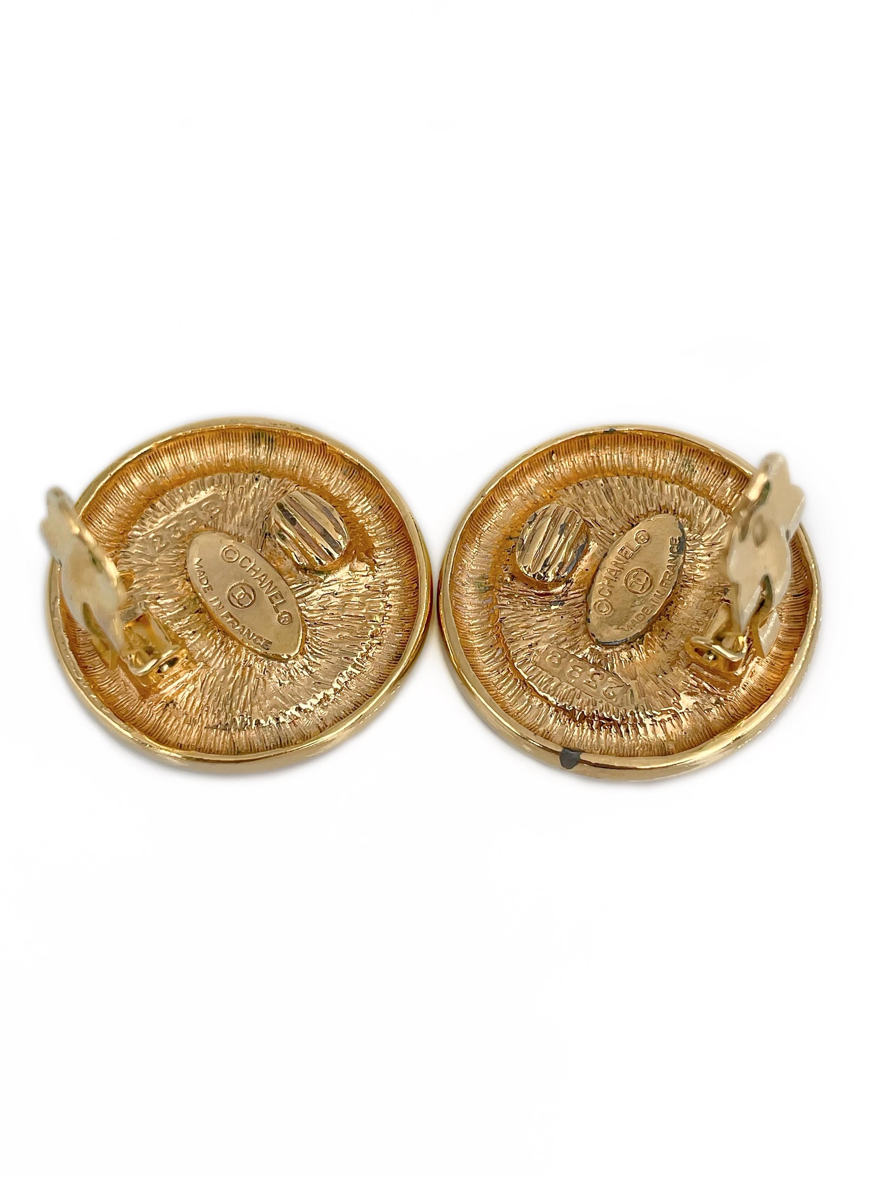 Modern 1980s Vintage Chanel Gold Tone CC Logo Round Clip On Earrings