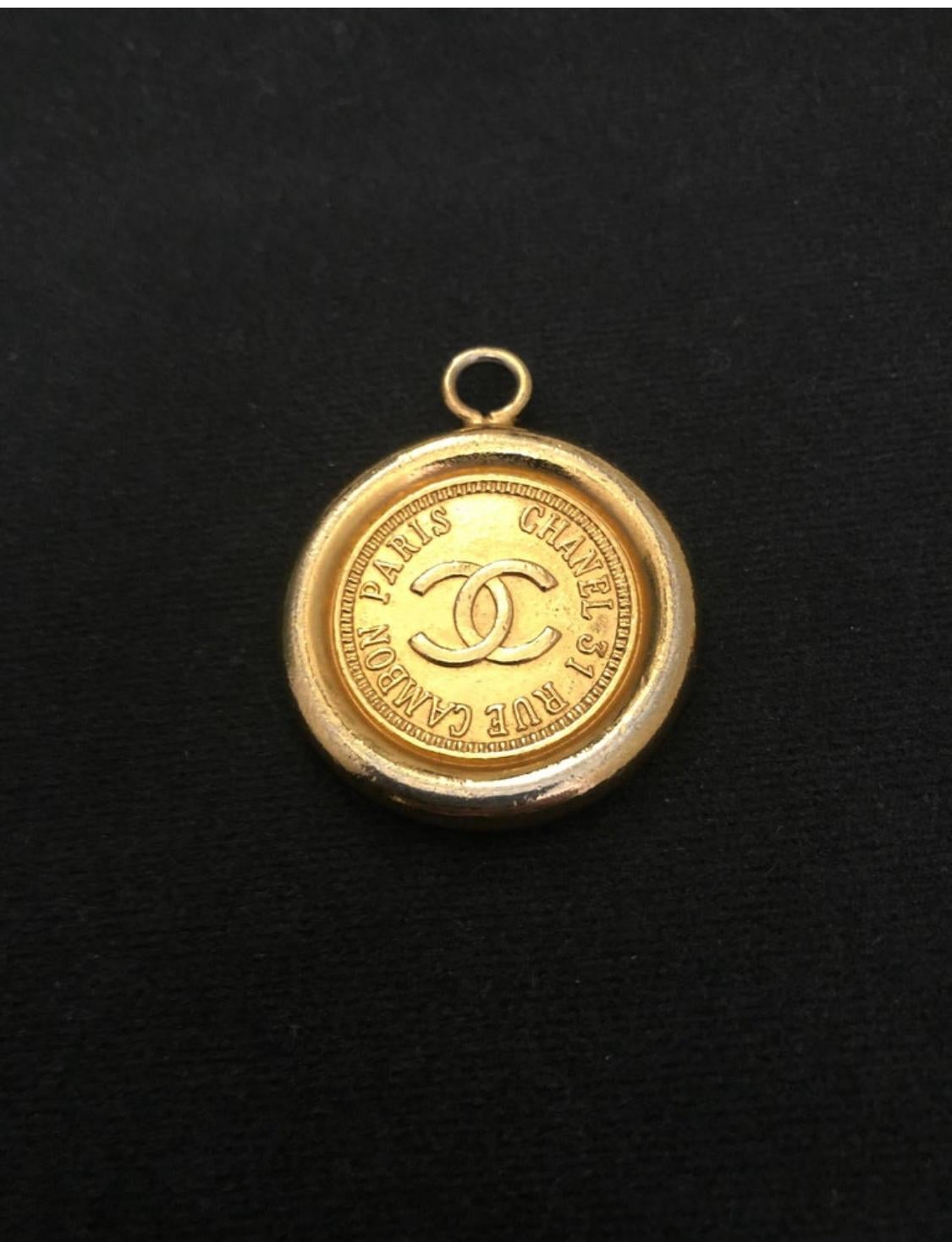 1980s Vintage CHANEL Monedas de Cambón Doradas Dije para Cinturón Oro en venta