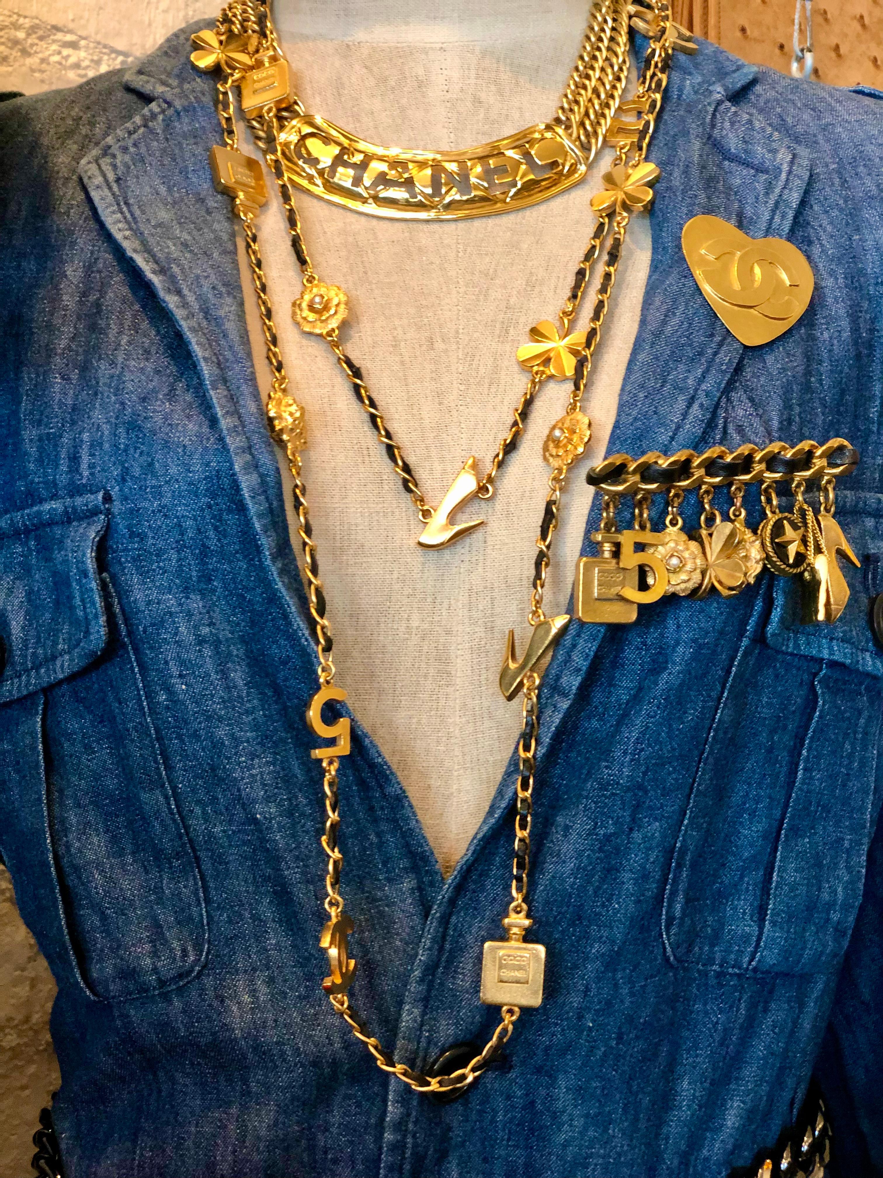 1980s Vintage CHANEL Gold Toned Cut Out Letter Chain Necklace For Sale 3