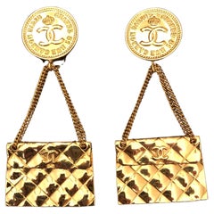 1980s Vintage Chanel Gold Toned Quilted Flap Bag Dangle Clip On Earrings 