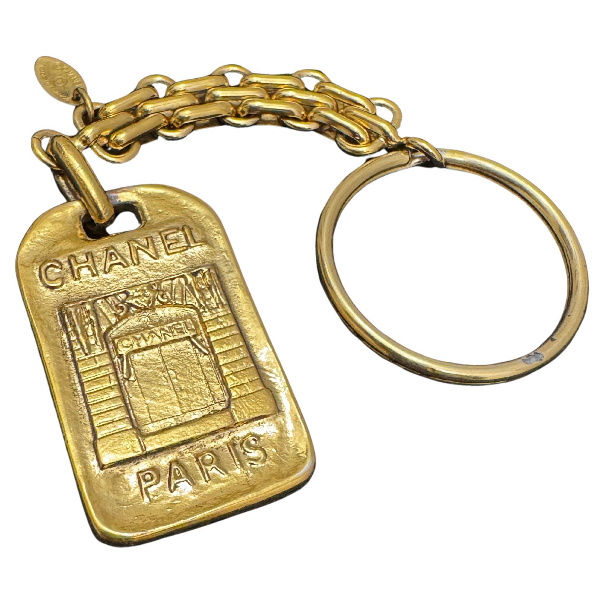 1980s Vintage CHANEL Llavero Puerta Principal Paris Tono Oro en Bueno estado para la venta en Bangkok, TH
