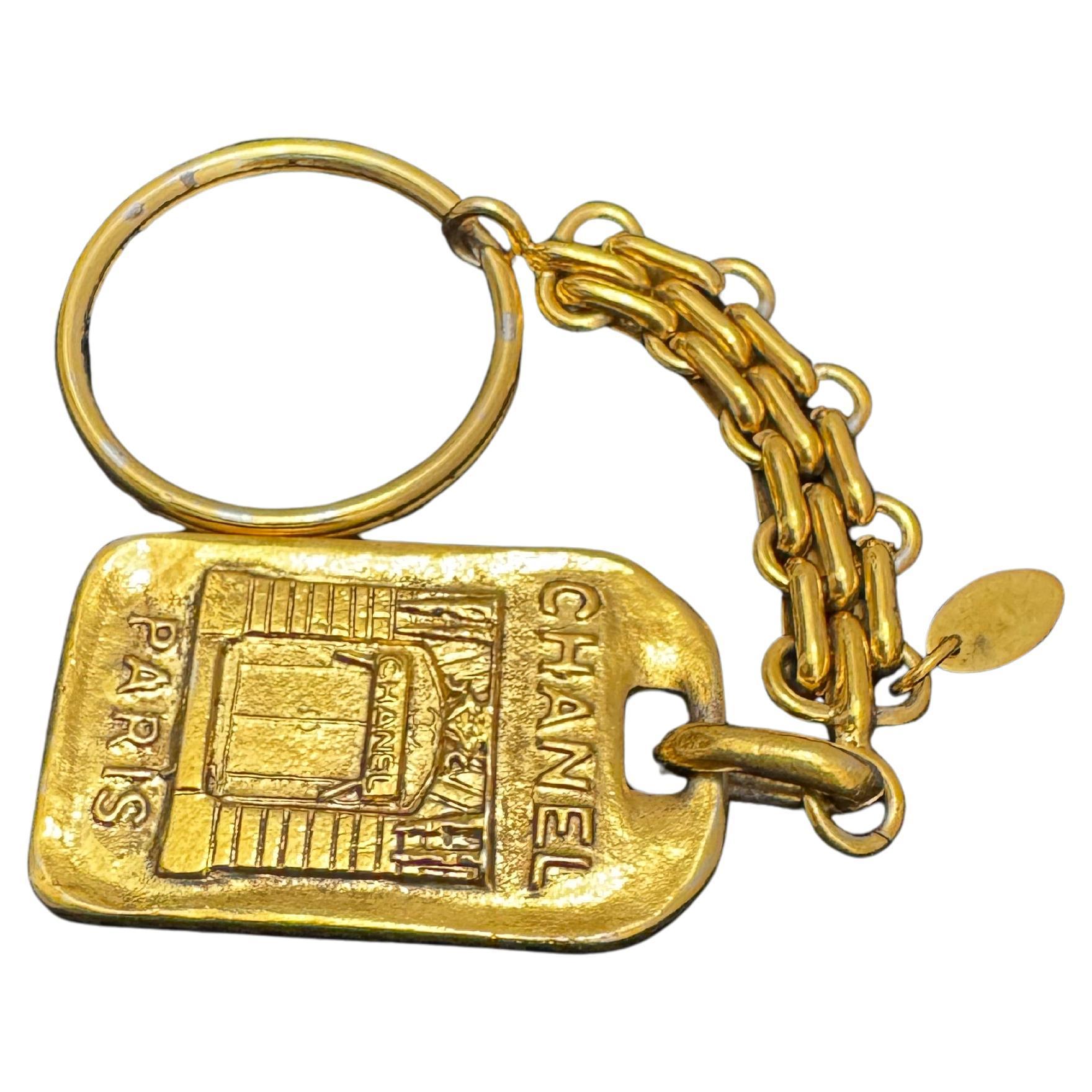 1980s Vintage CHANEL Llavero Puerta Principal Paris Tono Oro en venta 1