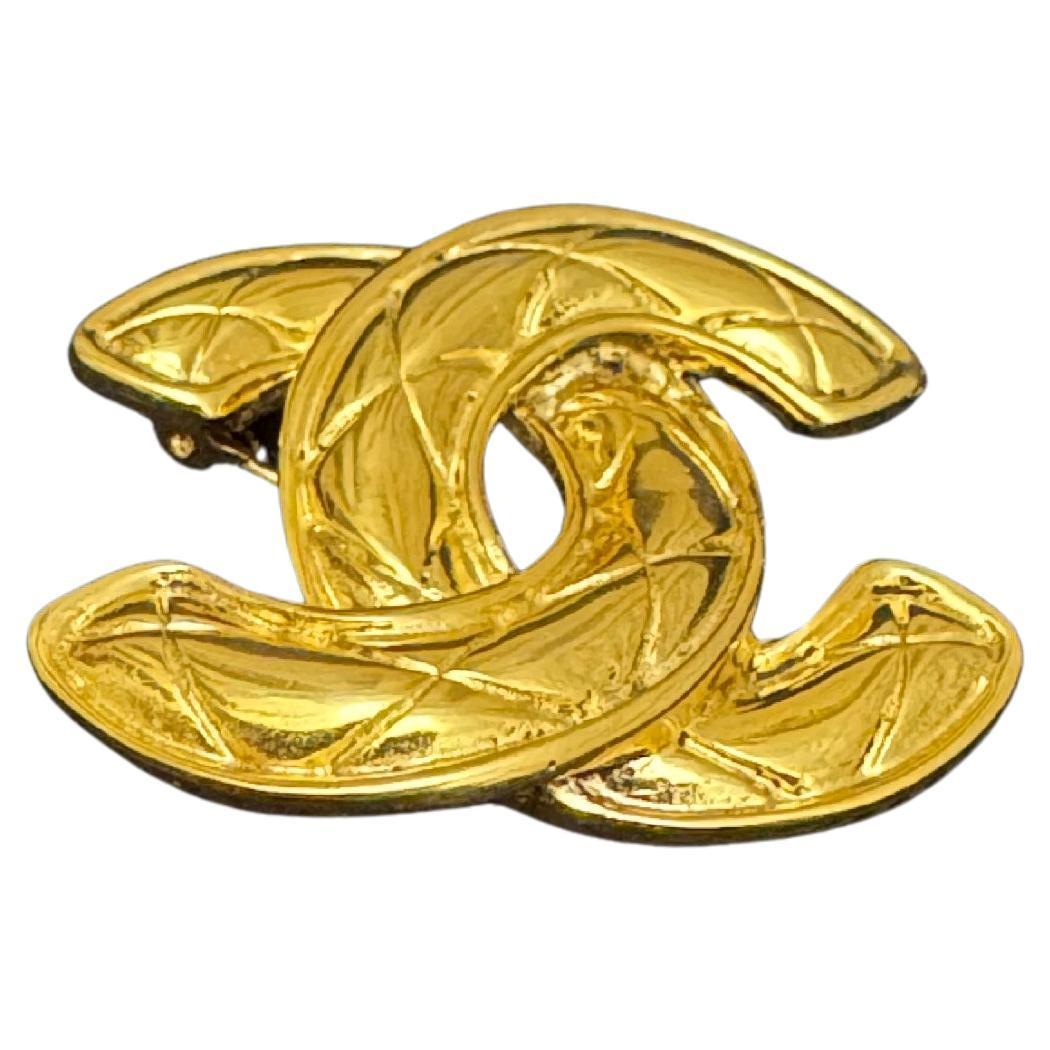 Women's or Men's 1980s Vintage CHANEL Gold Toned Quilted CC Brooch Small For Sale