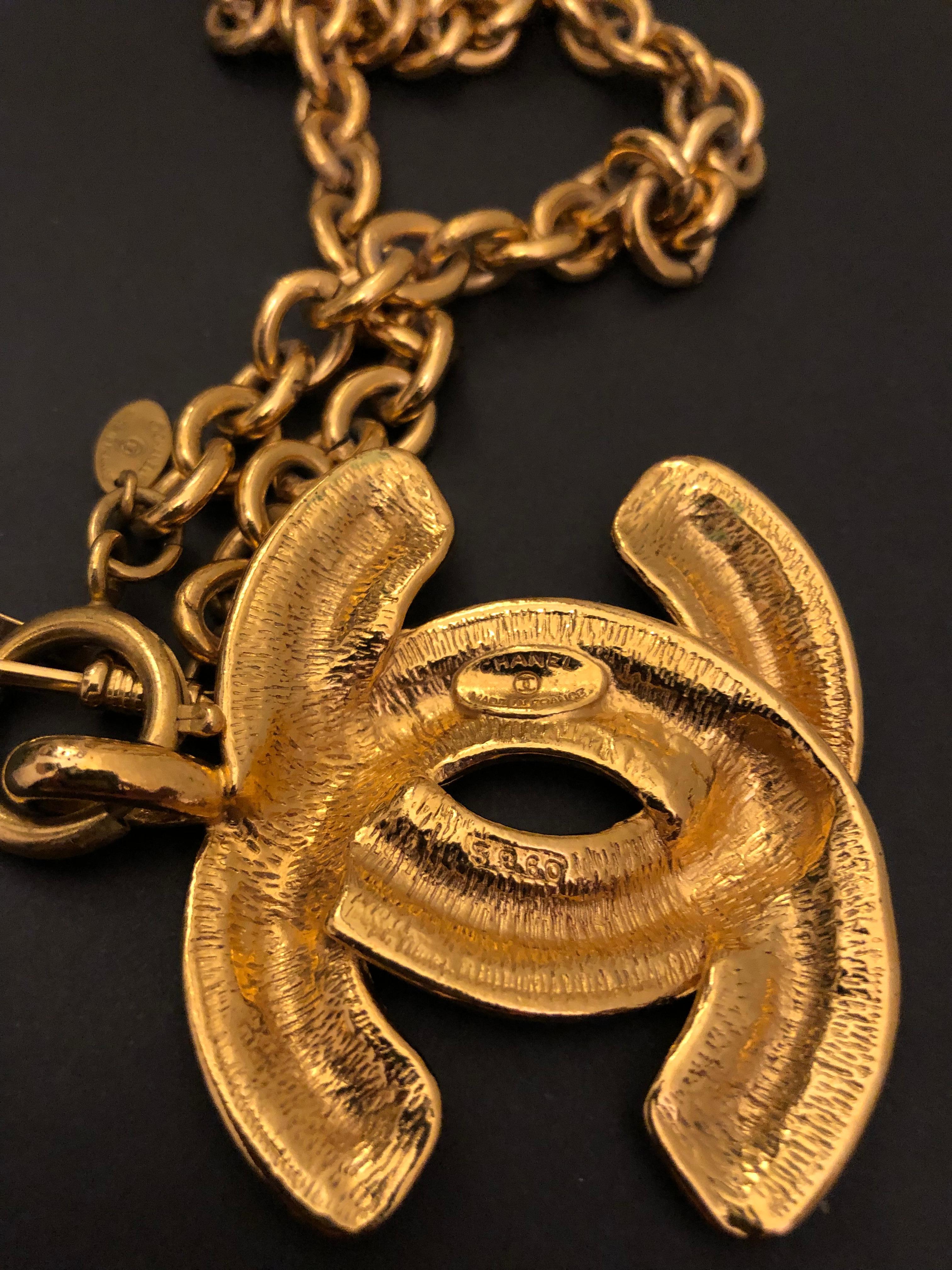 1980s Vintage CHANEL Gold Toned Quilted CC Chain Necklace Large For Sale 6