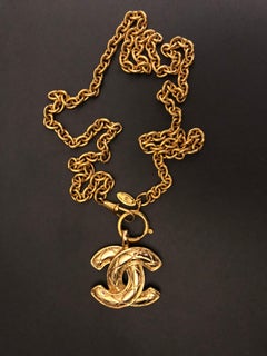 1980s Vintage CHANEL Gold Toned Quilted CC Chain Necklace Medium