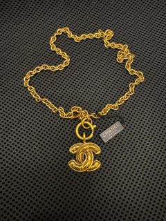 1980s Vintage CHANEL Gold Toned Quilted CC Chain Necklace Small