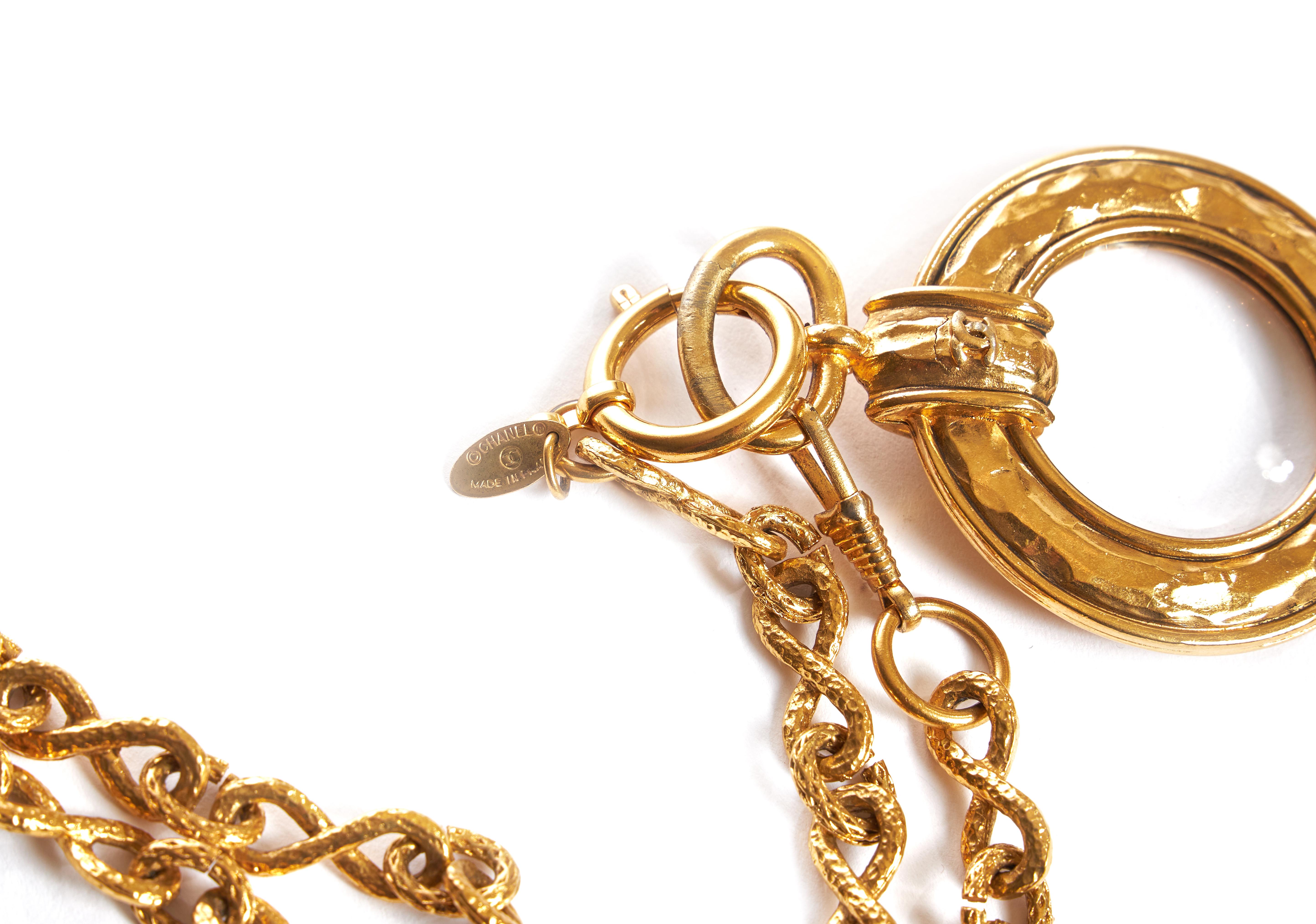1980s Vintage Chanel Hammered Magnifier Necklace For Sale 1