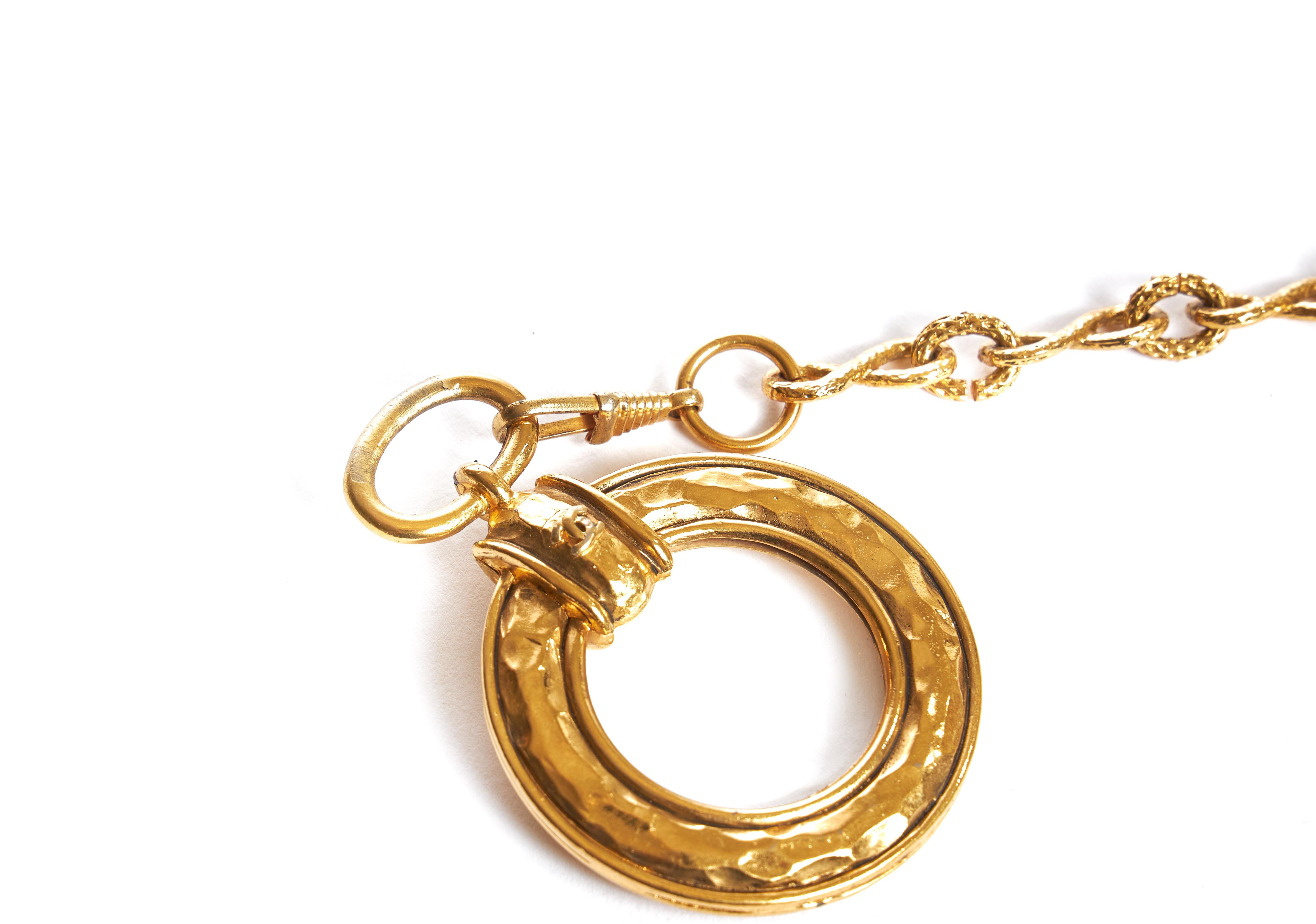 1980s Vintage Chanel Hammered Magnifier Necklace For Sale 2
