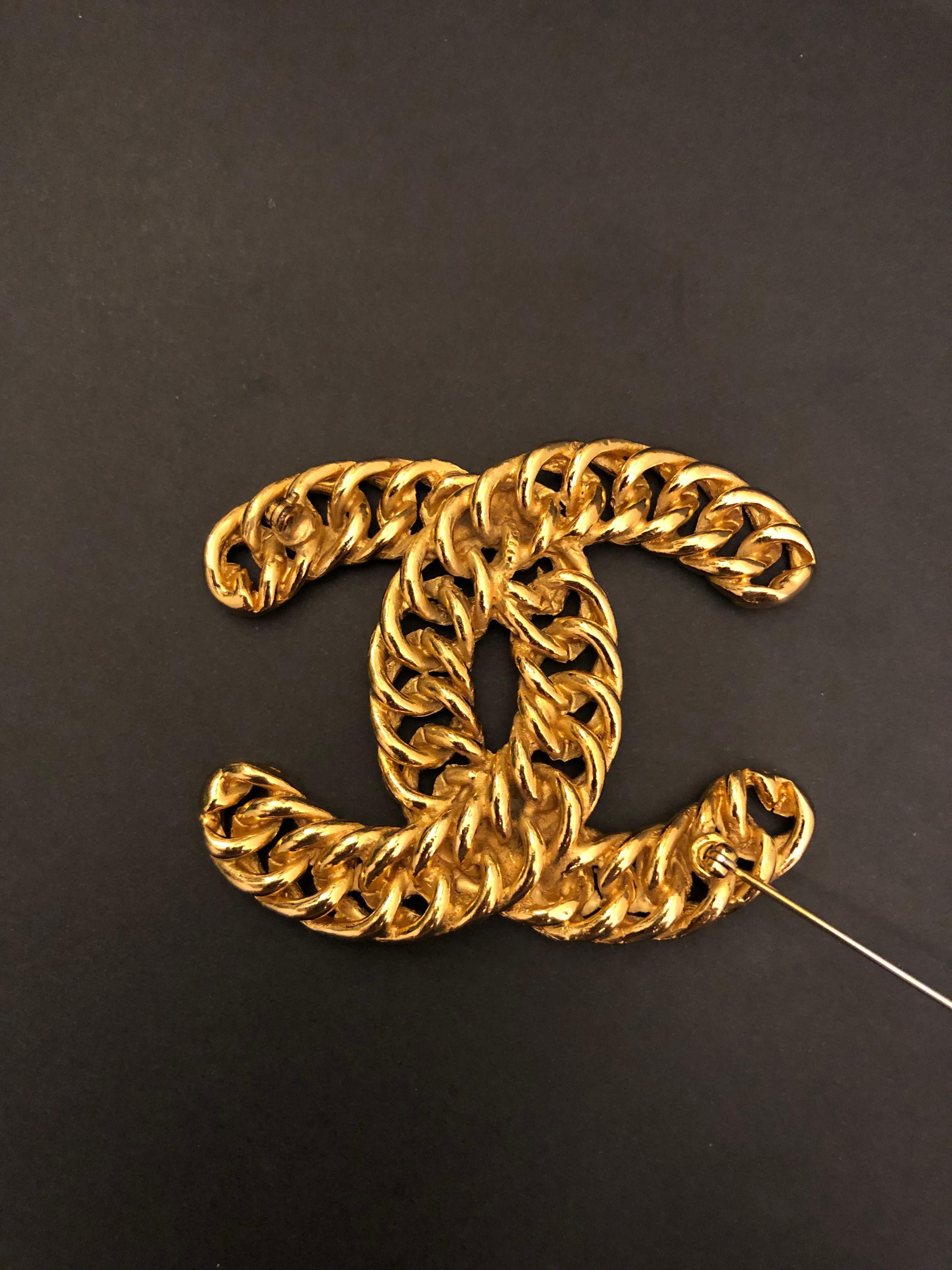 1980s Vintage CHANEL Massive Gold Toned CC Chain Brooch 1