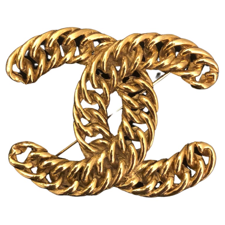 1980s Vintage CHANEL Massive Gold Toned CC Chain Brooch For Sale