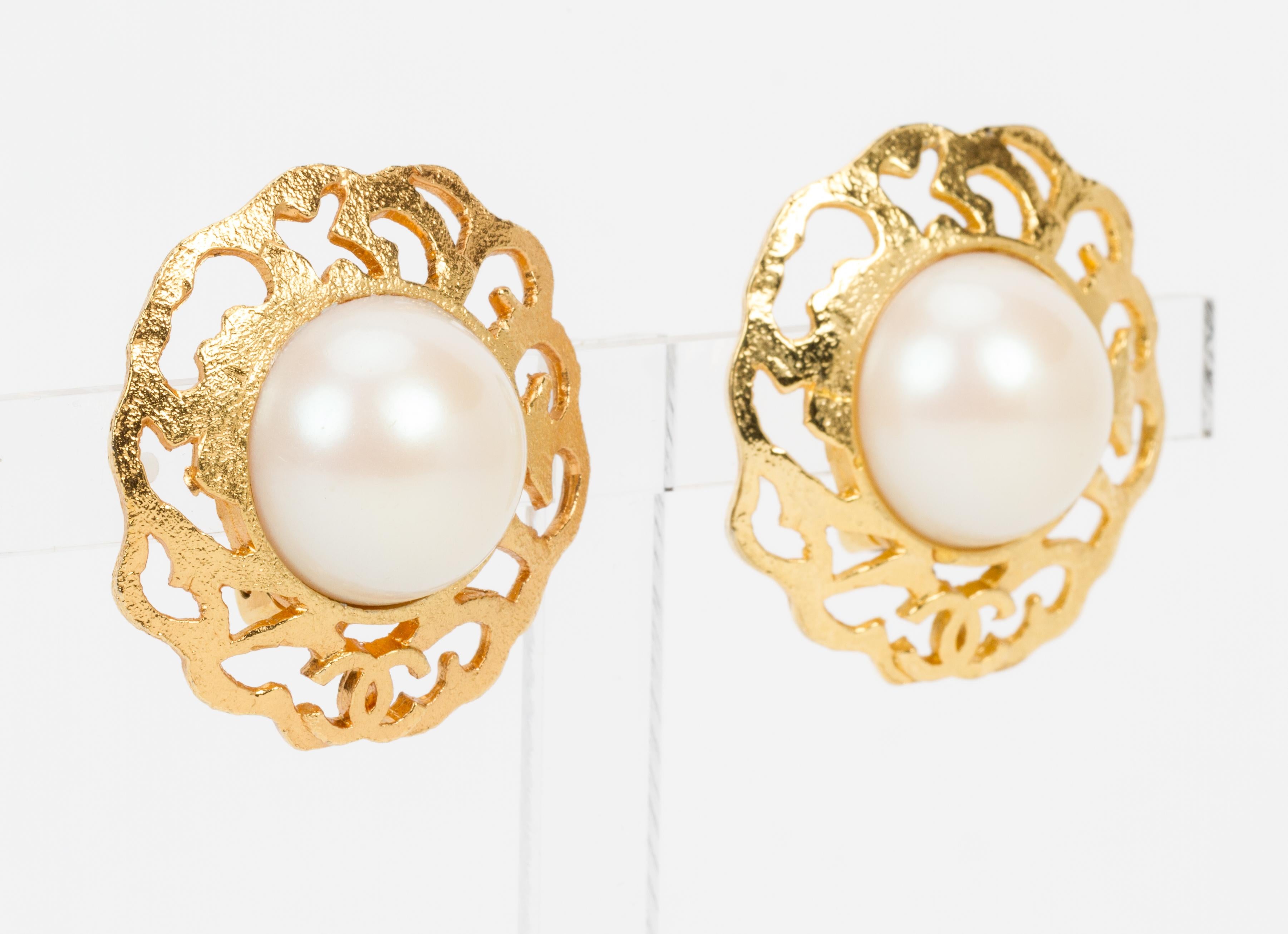 chanel big pearl earrings
