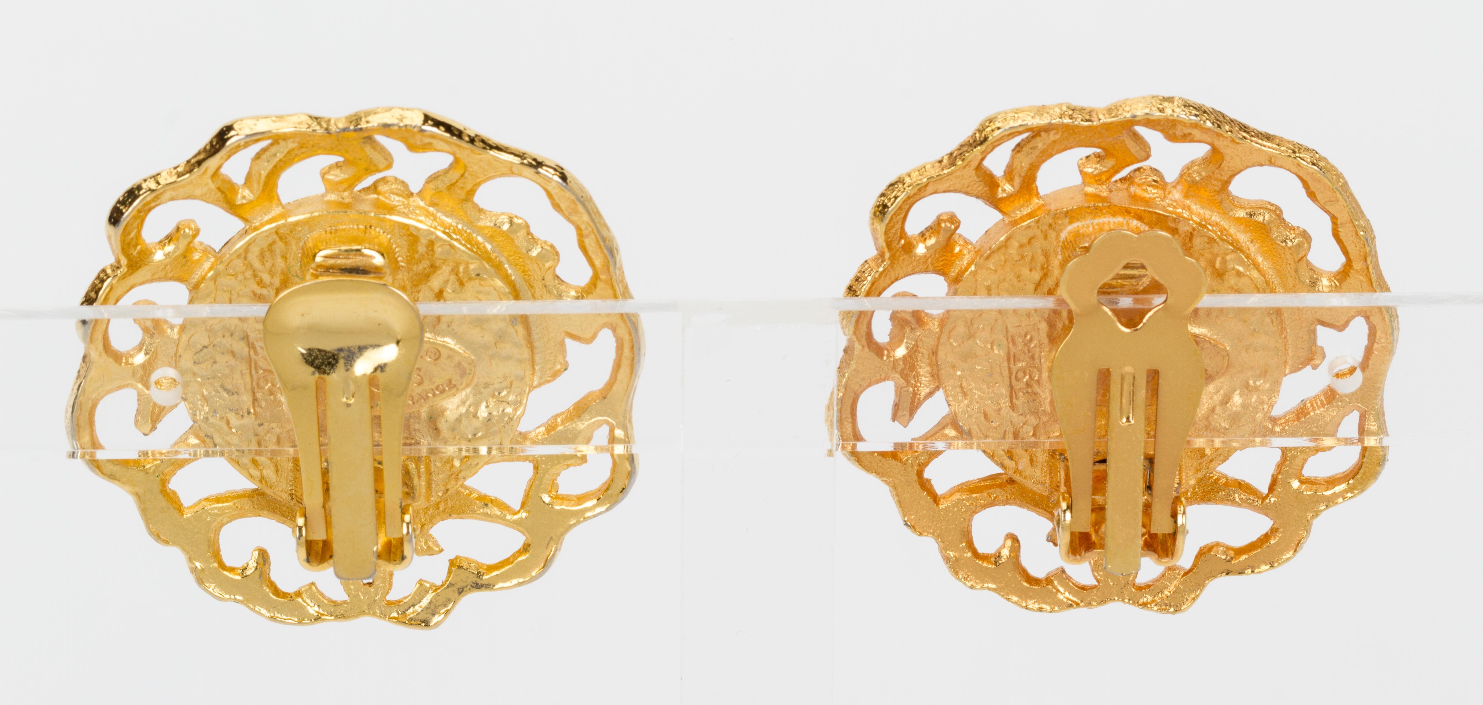 1980''s Vintage Chanel Große Gold- und Perlen-Clip-Ohrringe im Angebot 1