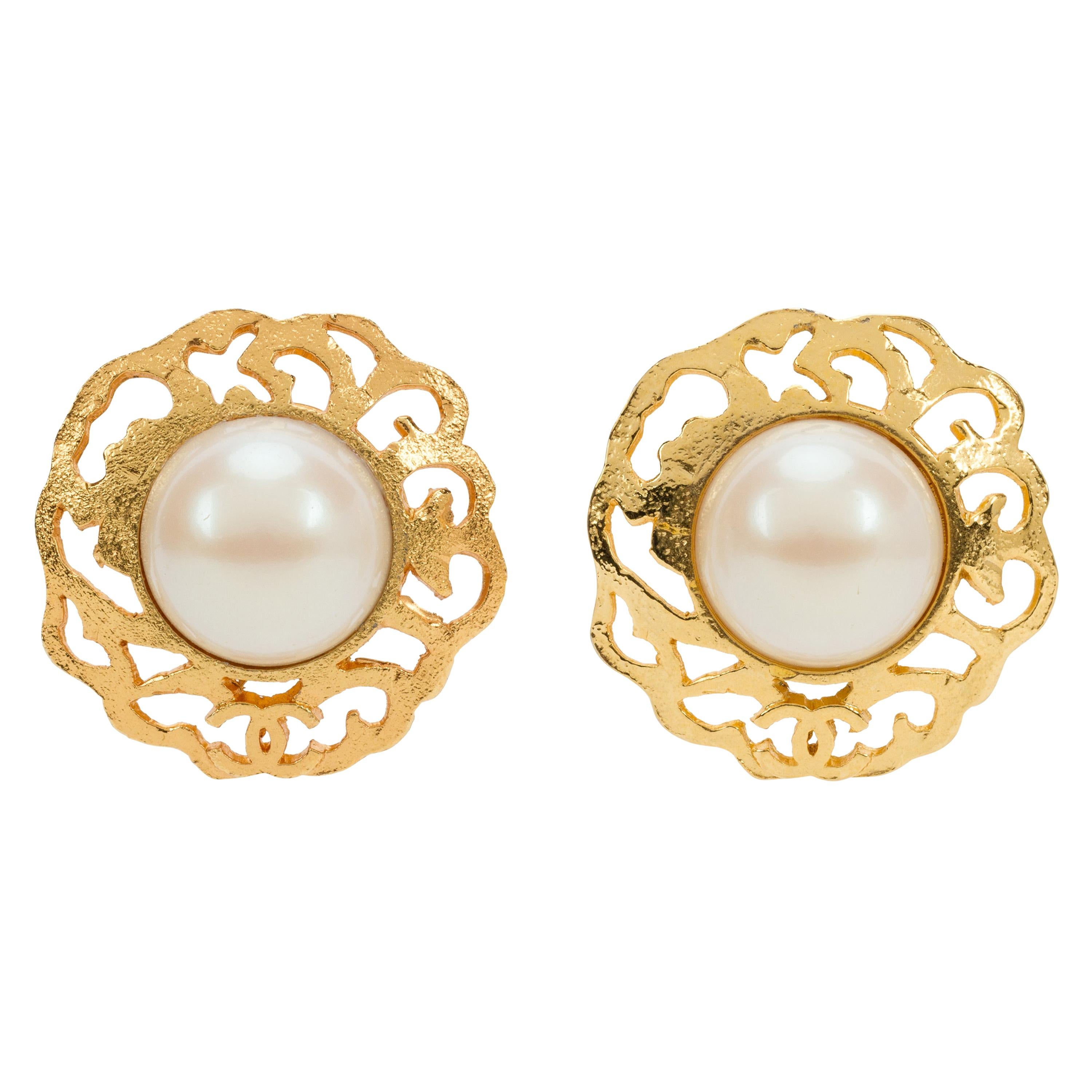 1980's Vintage Chanel Large Gold & Pearl Clip Earrings For Sale